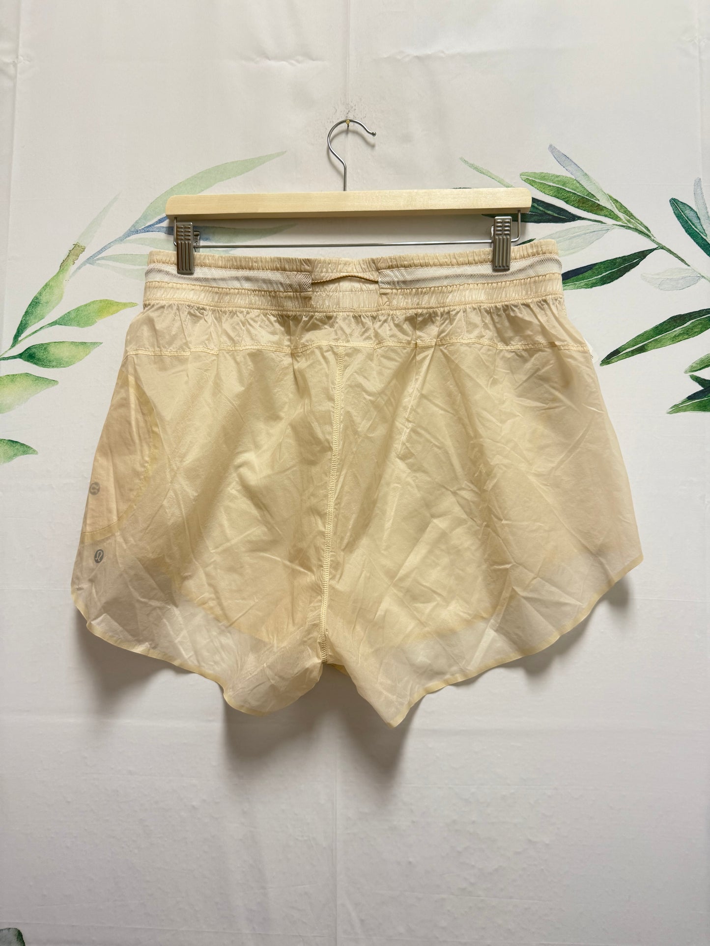 Lululemon Step Out HR Short Shell 3” (L)