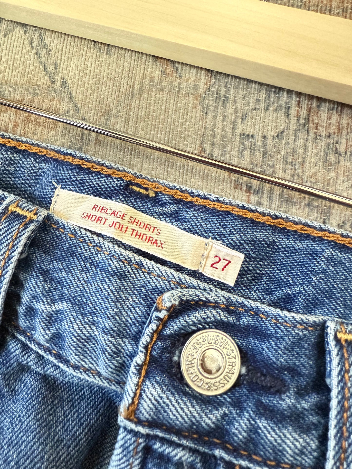 Levi’s Ribcage HR Shorts (27)
