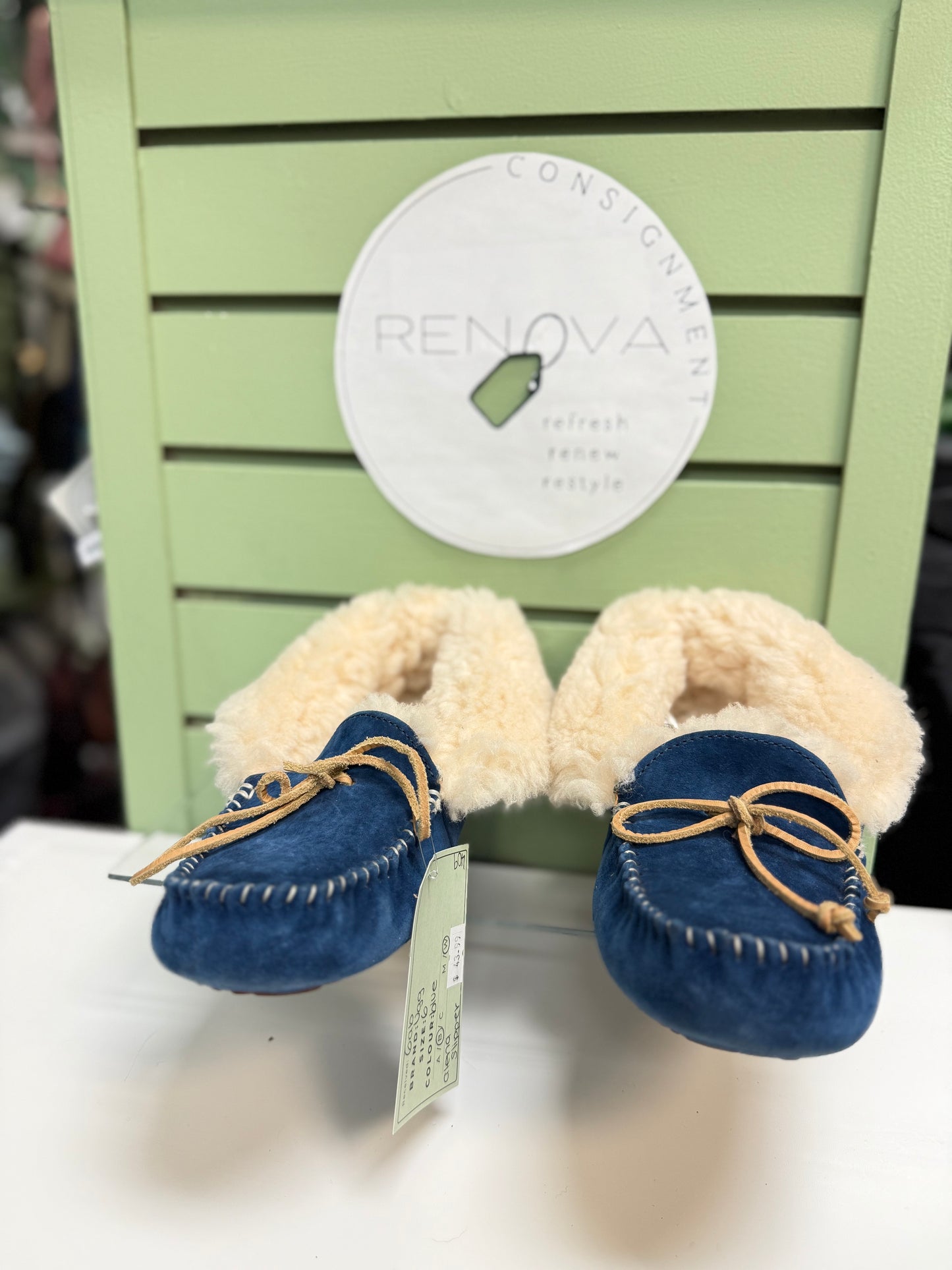 Ugg Alena Slippers (Womens 6)