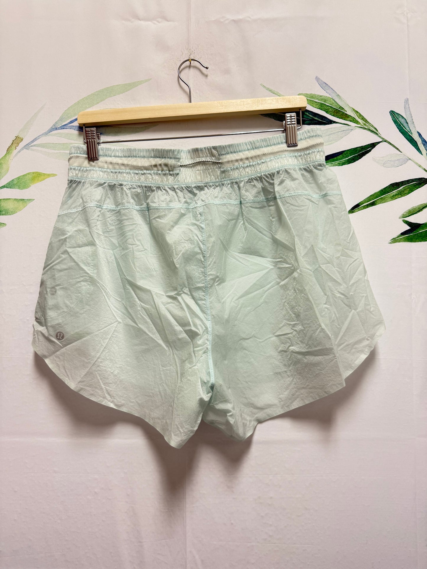 Lululemon Step Out HR Short Shell 3” (L)