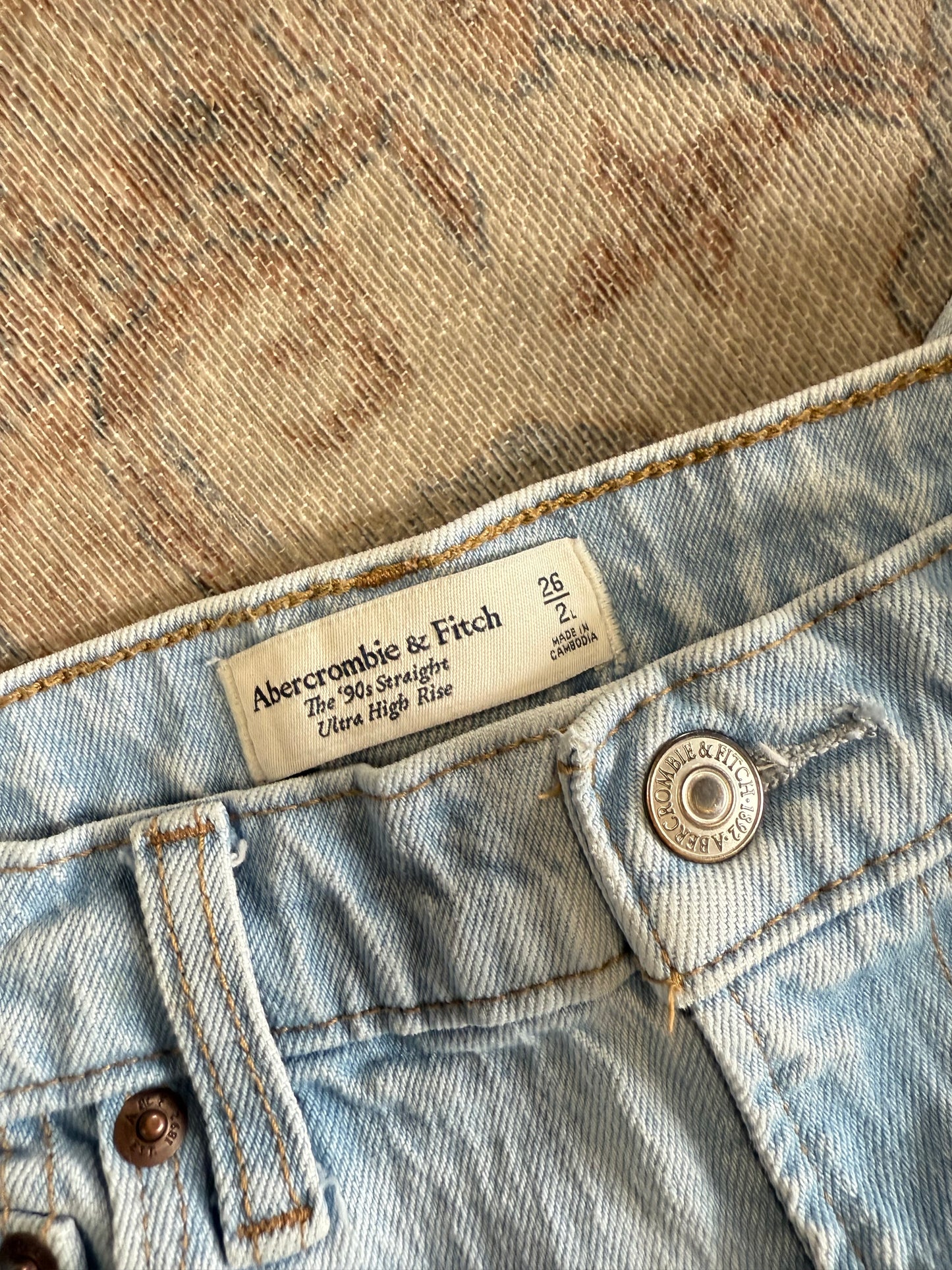 Abercrombie ‘90s Straight Ultra HR Jeans (26x32)