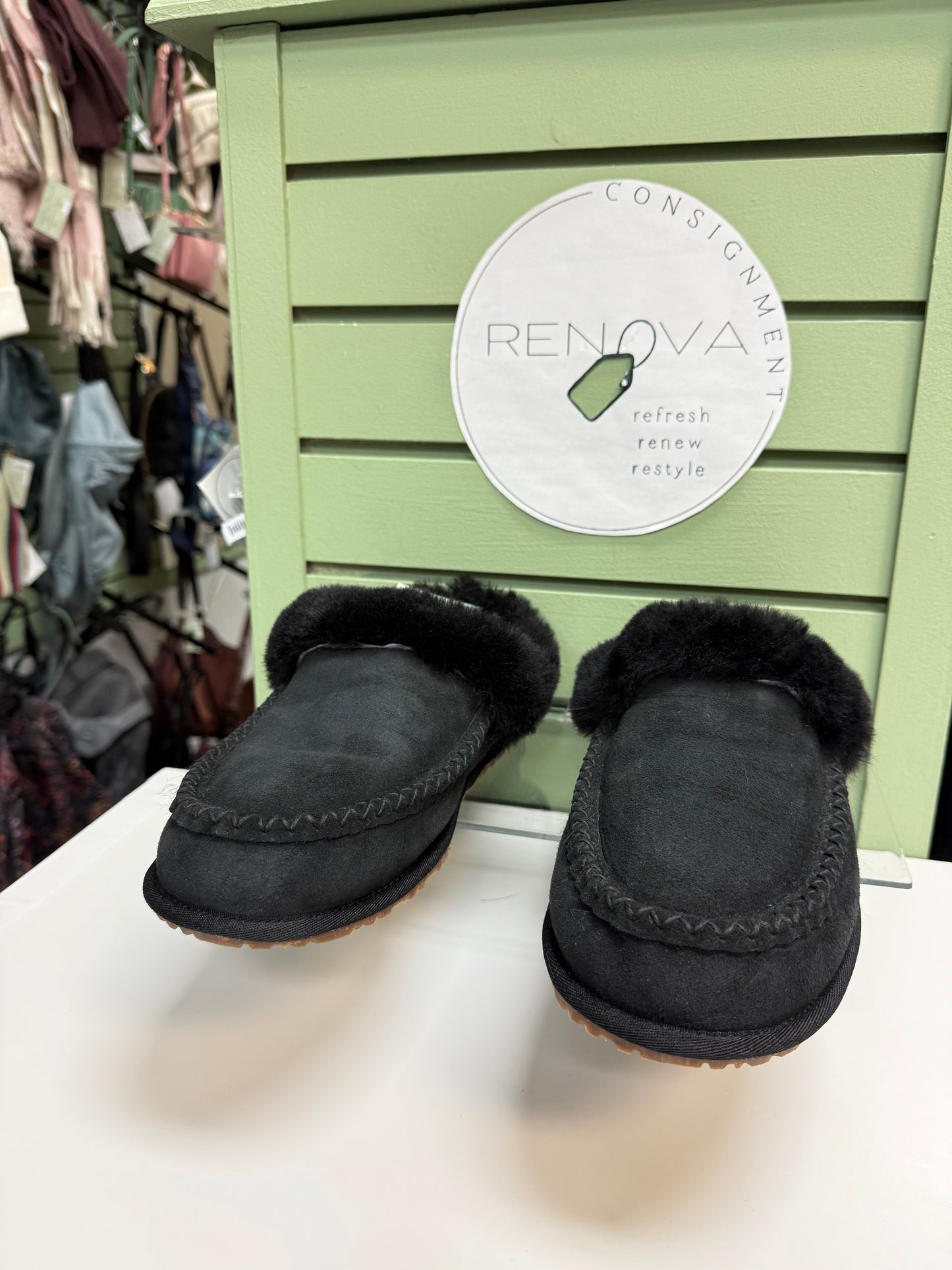 Manitobah Mukluks Cabin Clog (Womens 10)