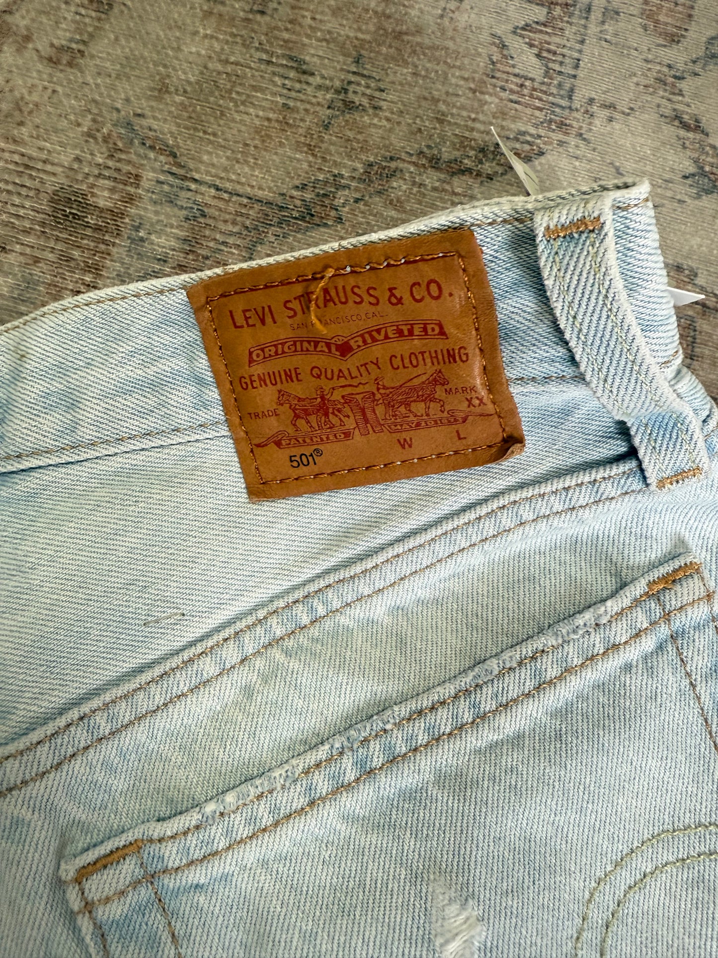 Levi’s 501 Long HR Shorts (25) oo*