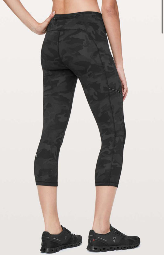 Lululemon Speed Up MR Crop 21” (6)