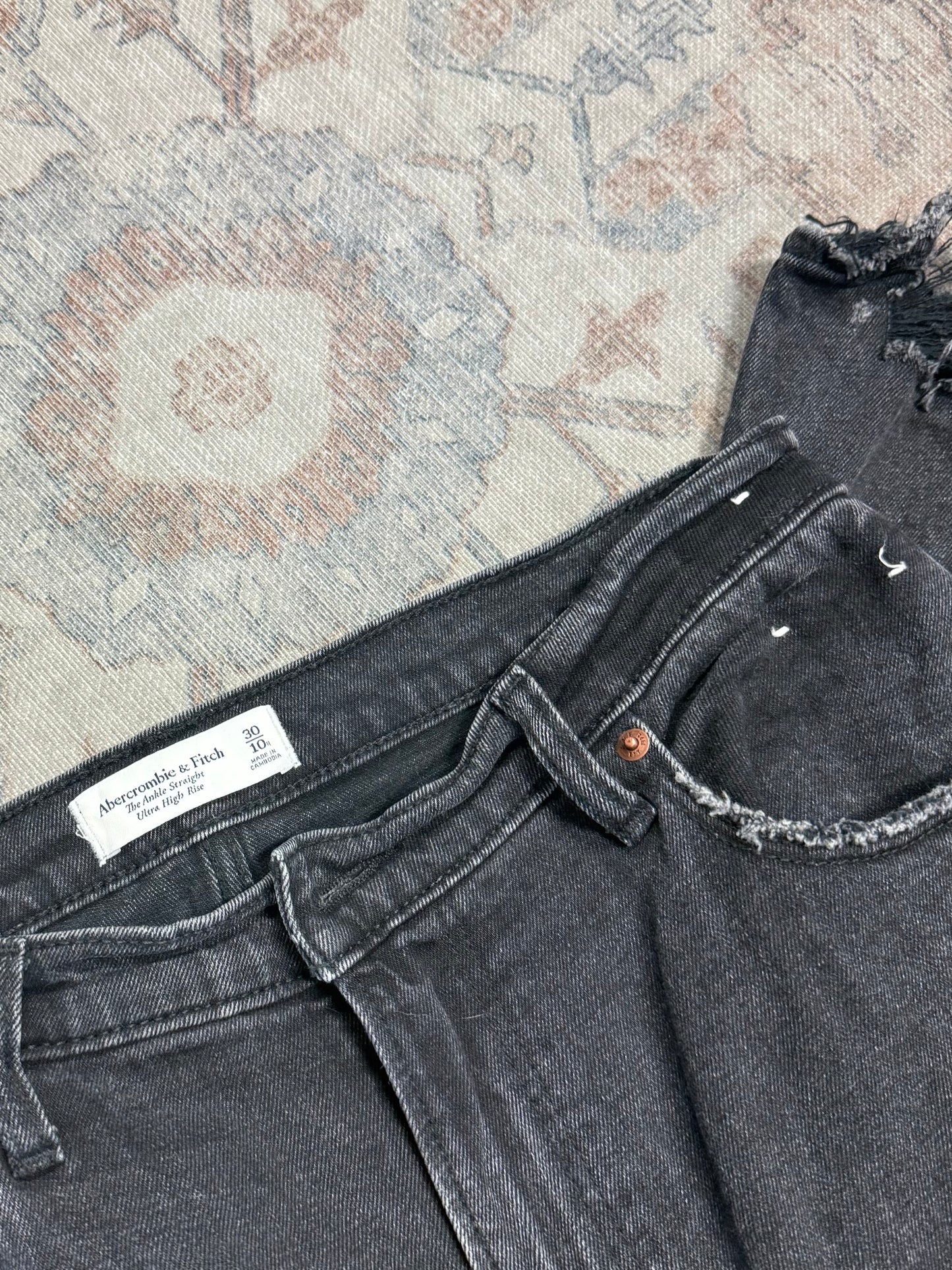 Abercrombie Ankle Straight Ultra HR Jeans (30x27)