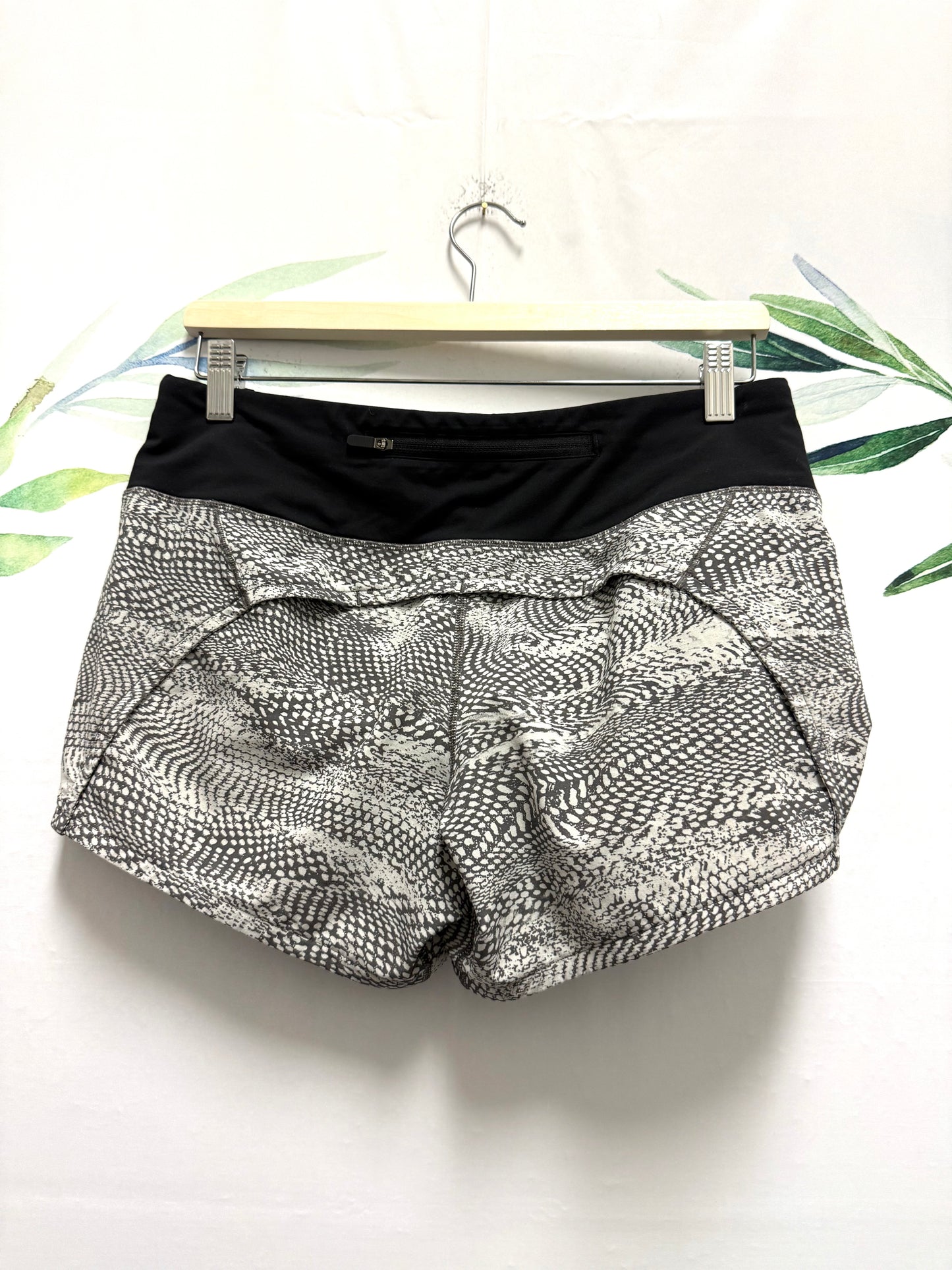 CLEARANCE Lululemon Run Times LR Short 4” (6)