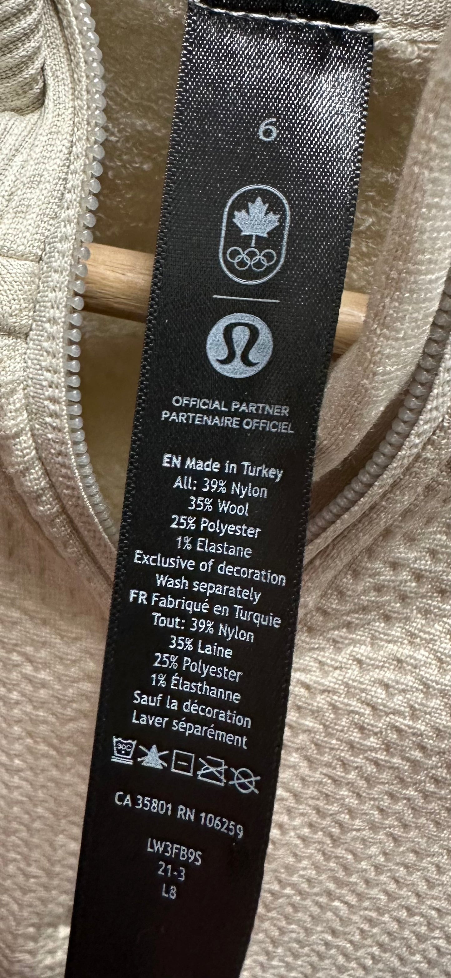 Lululemon Team Canada Engineered Warmth 1/2 Zip (6)