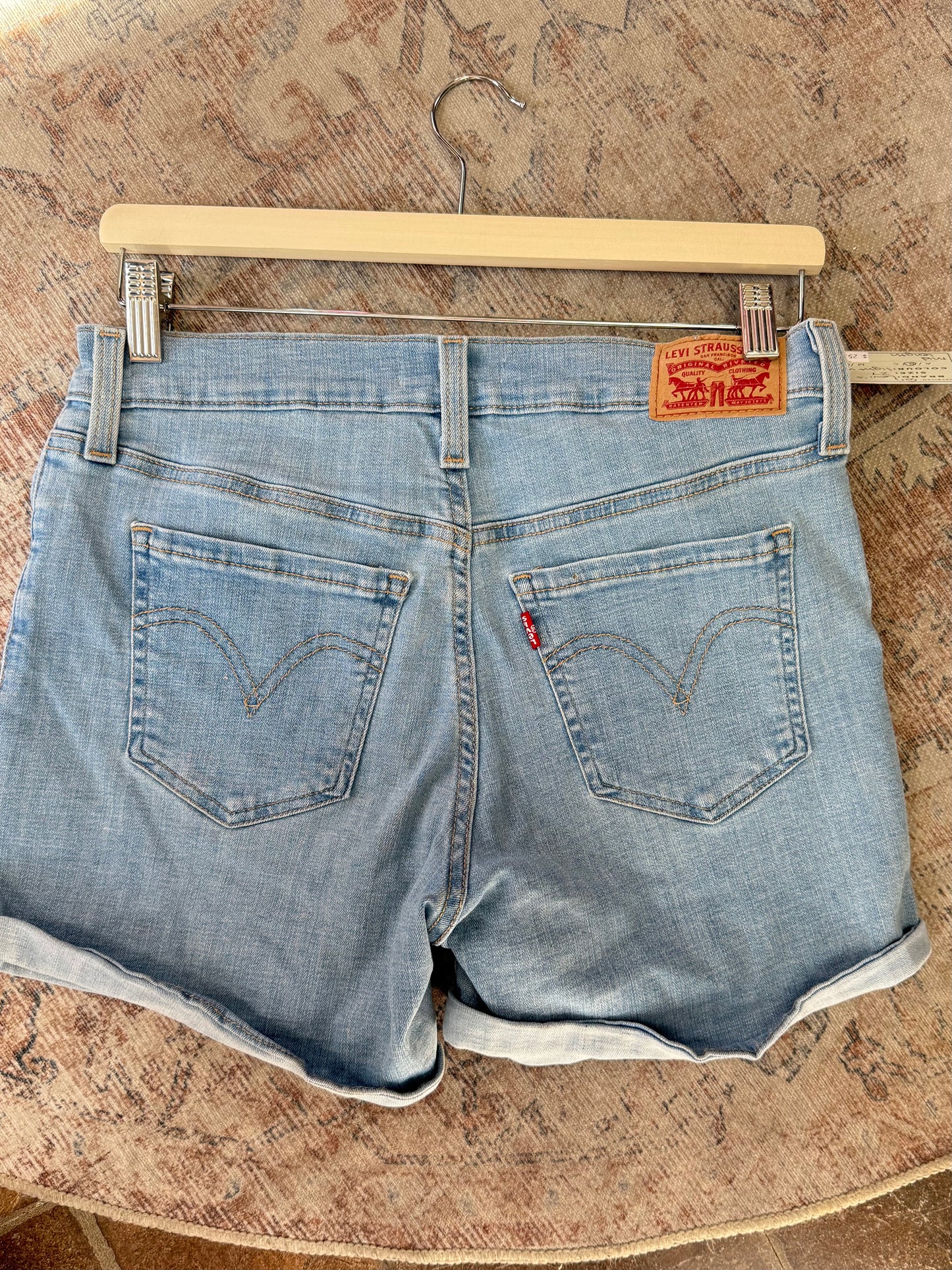 Levi’s Mid Length Shorts (27)
