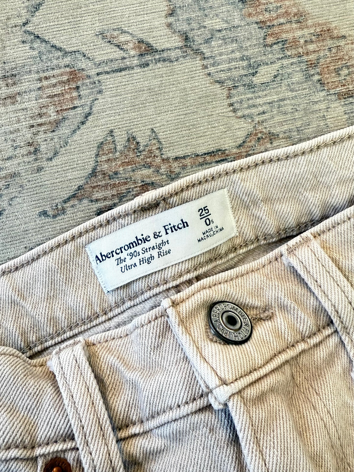 Abercrombie ‘90s Straight Ultra HR Jeans (25x28)