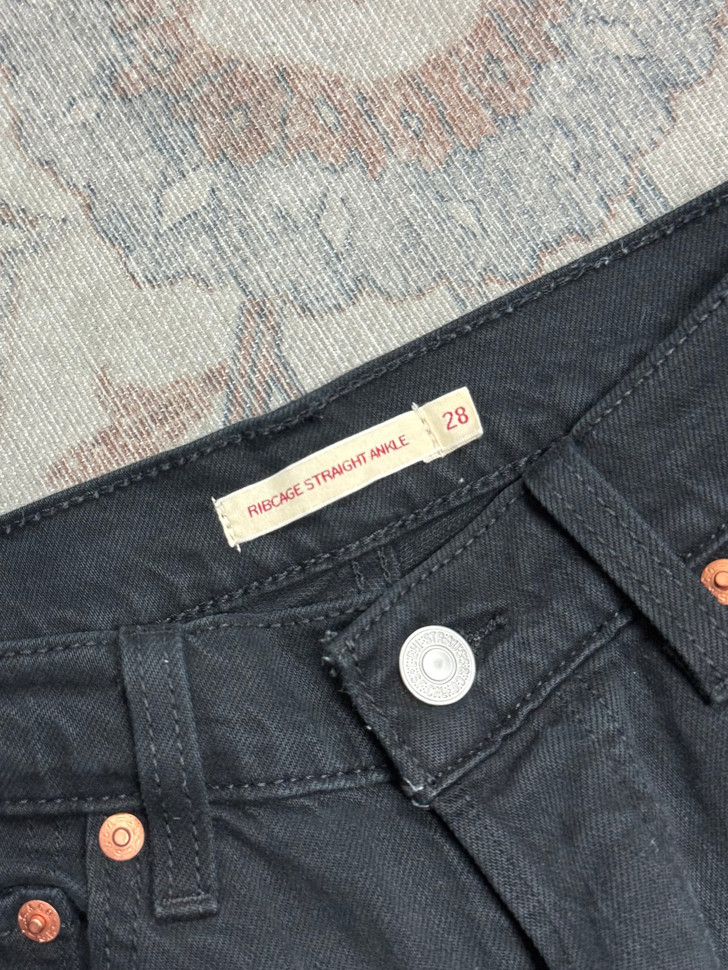 Levi’s Ribcage Straight Ankle HR Jeans (28x29)