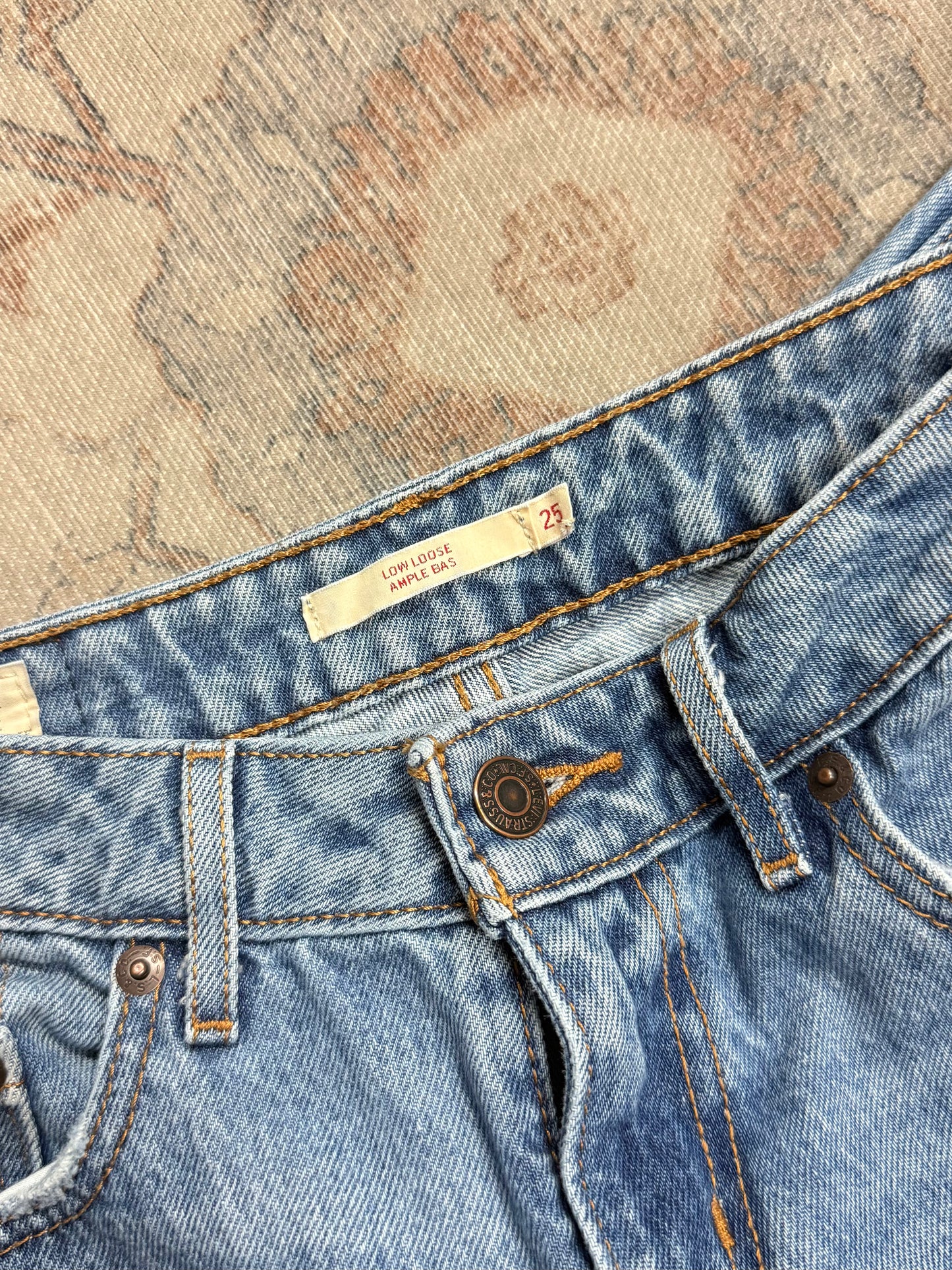 Levi’s Low Loose Jeans (25x30)