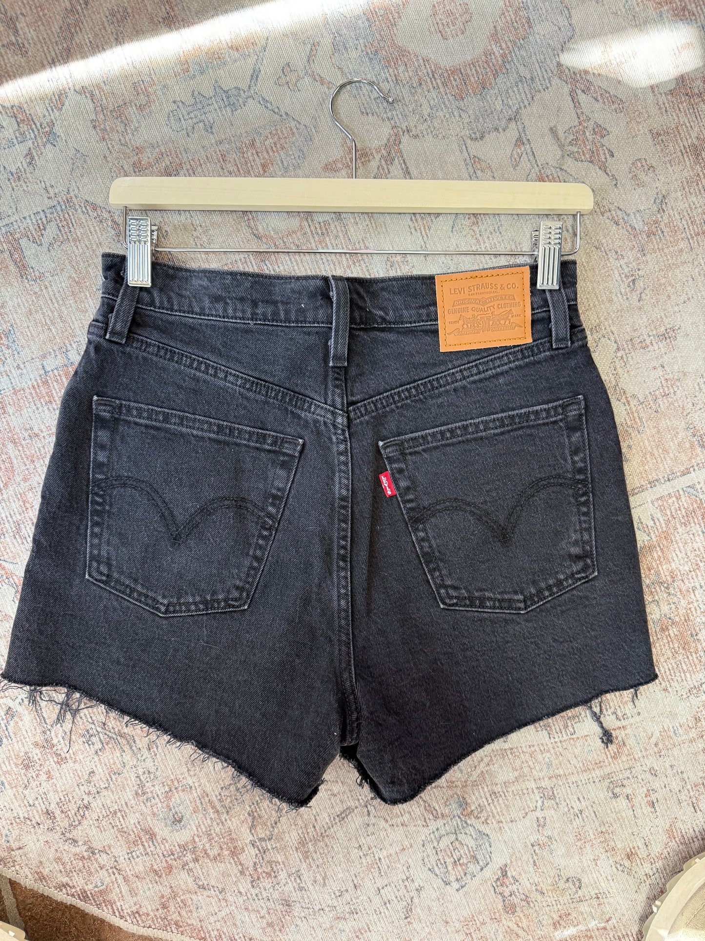 Levi’s Ribcage HR Shorts (27)