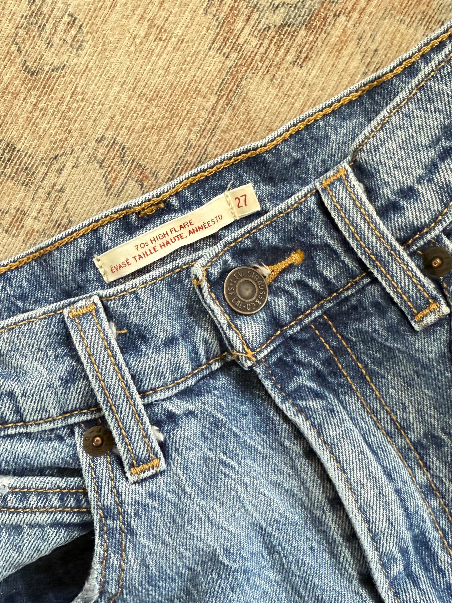 Levi’s ‘70s Flare HR Jeans (27x32)