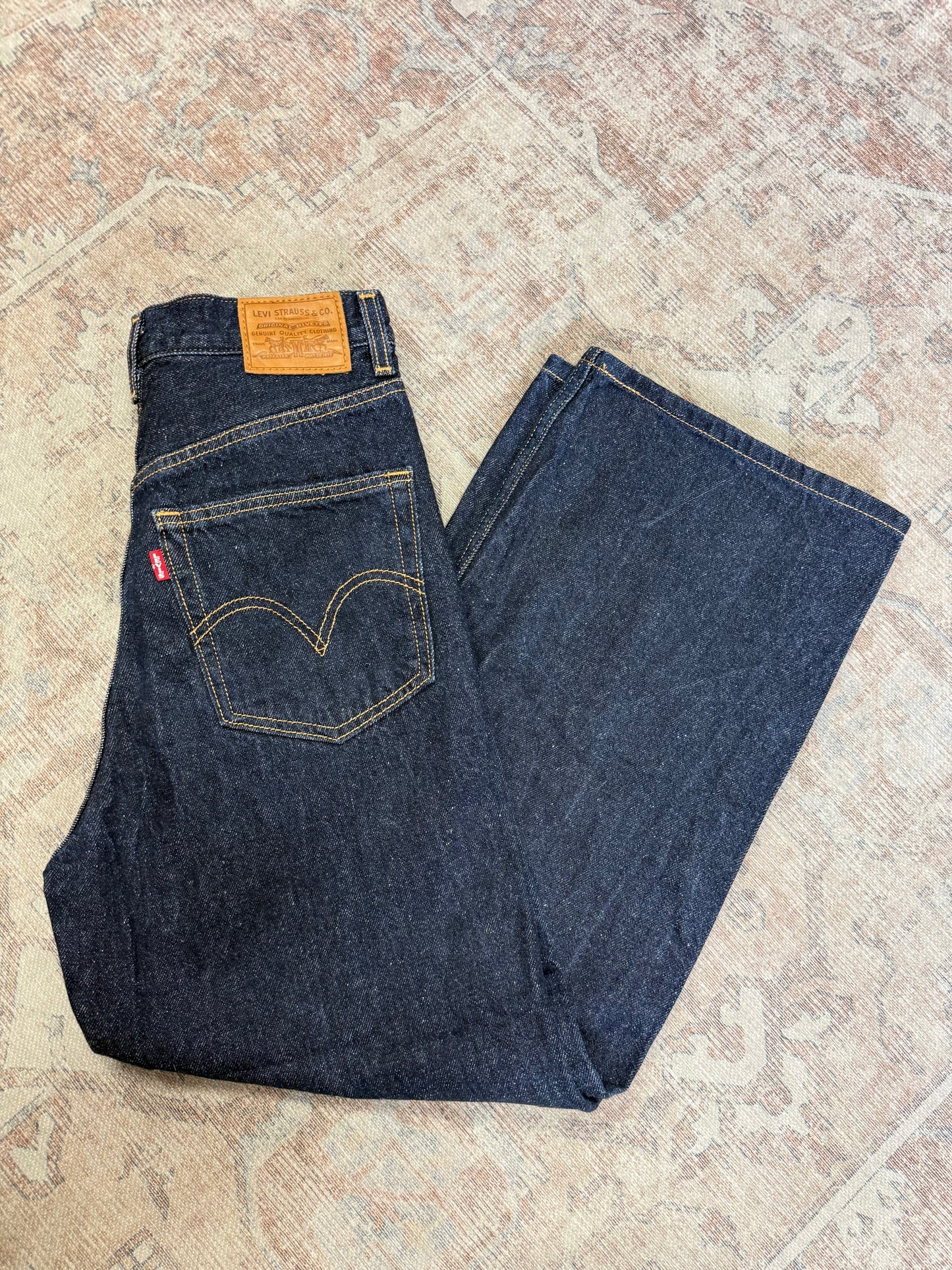 Levi’s High Loose Jeans (26x27)