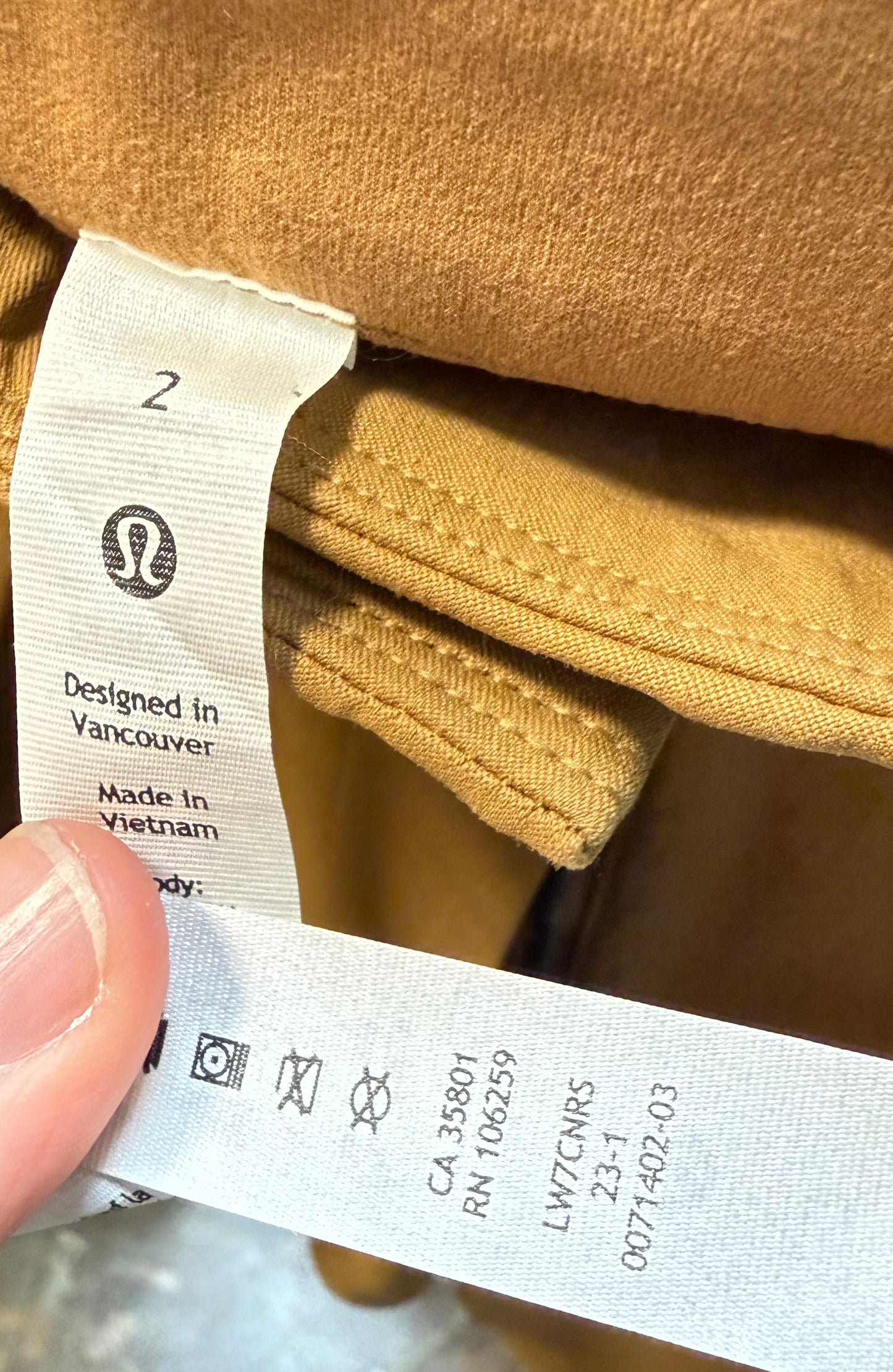 Lululemon Relaxed Cargo SHR Short 4” (2)