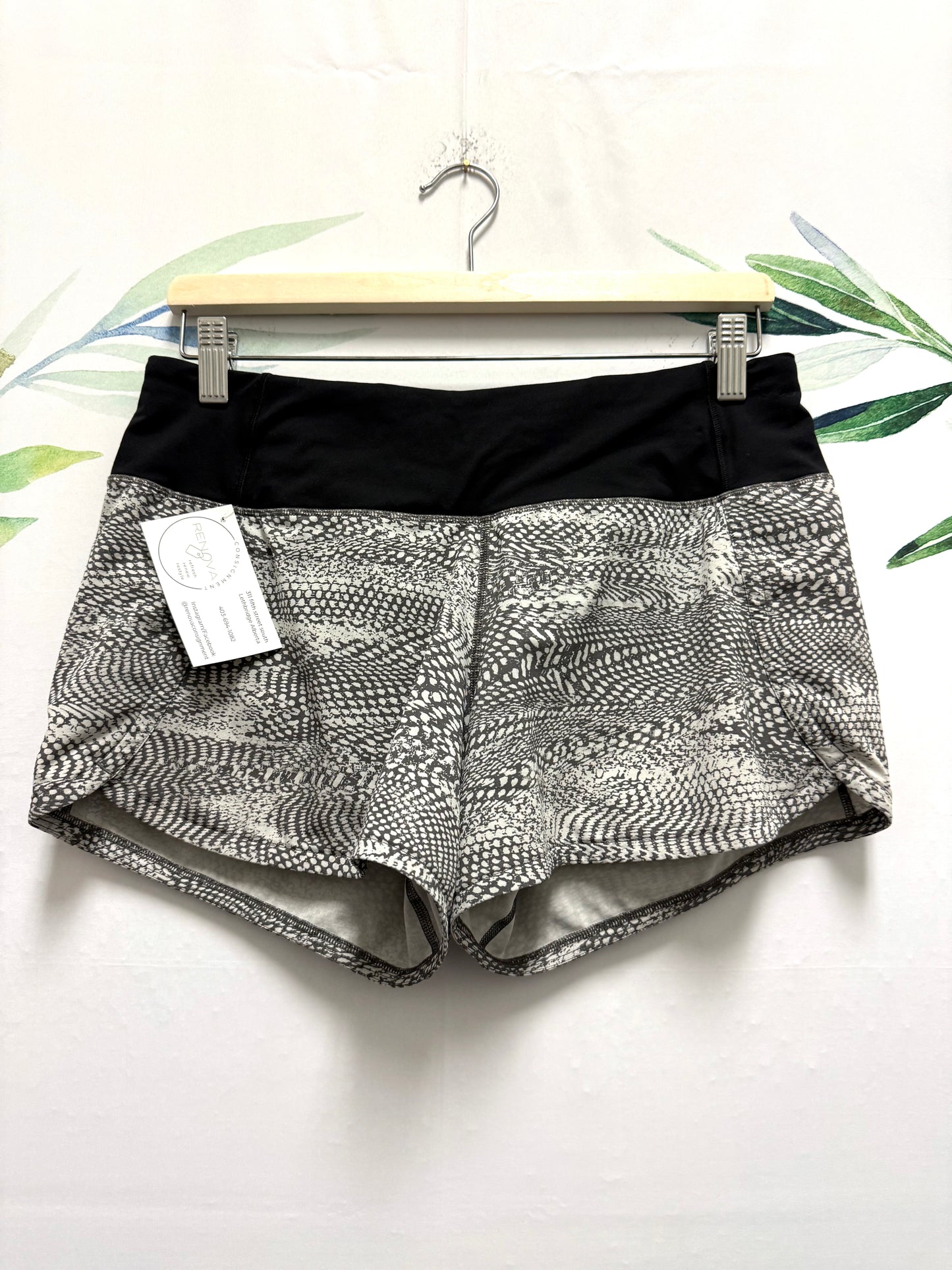 CLEARANCE Lululemon Run Times LR Short 4” (6)