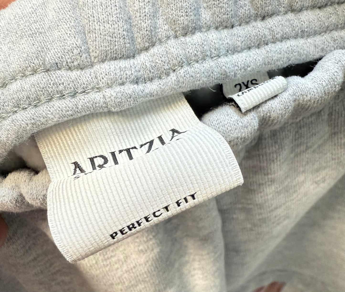 Aritzia Sweatfleece Perfect HR Mini Short (2XS)