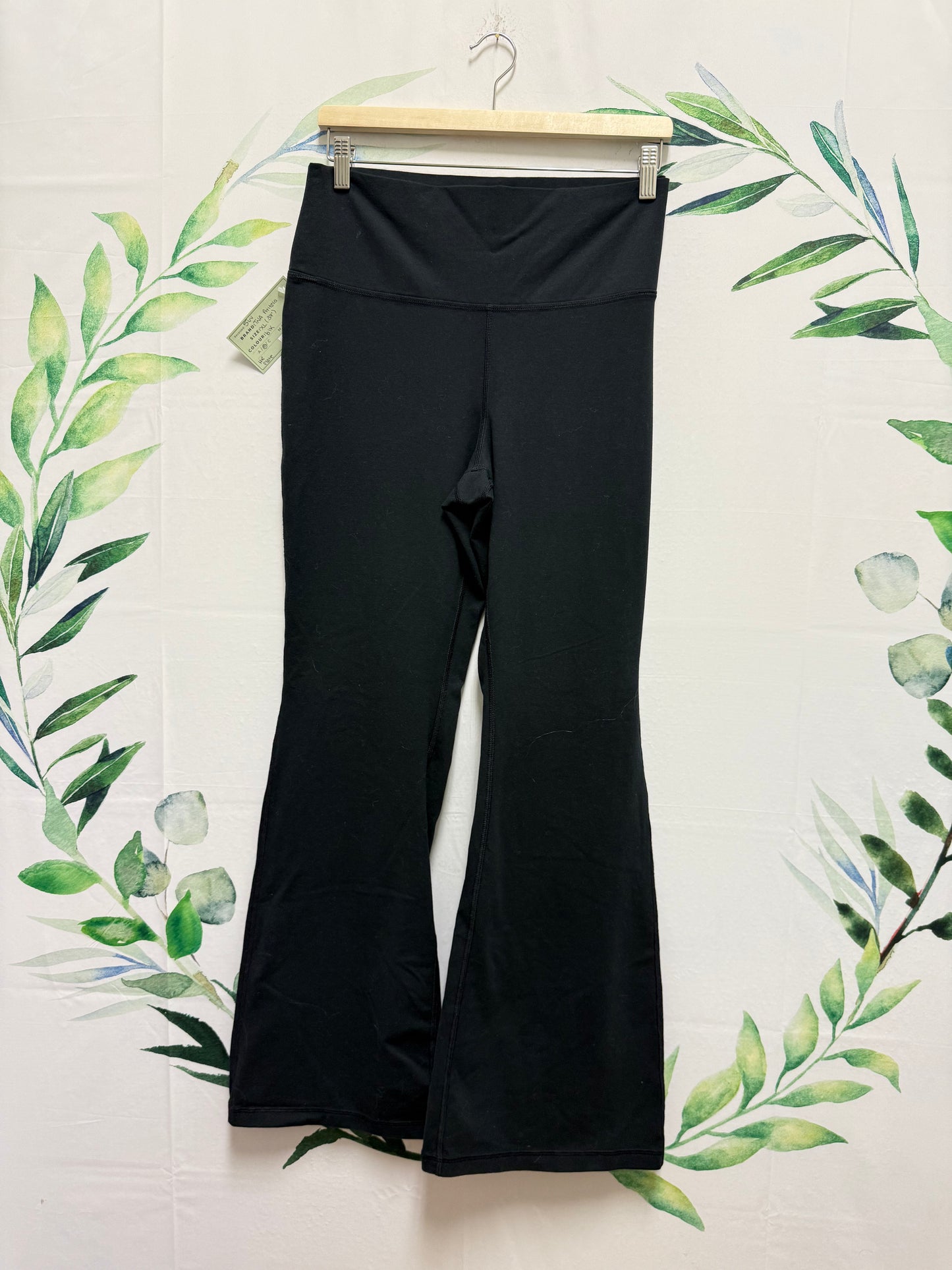 Aritzia TNA Flare HR Pant 32” (XL)
