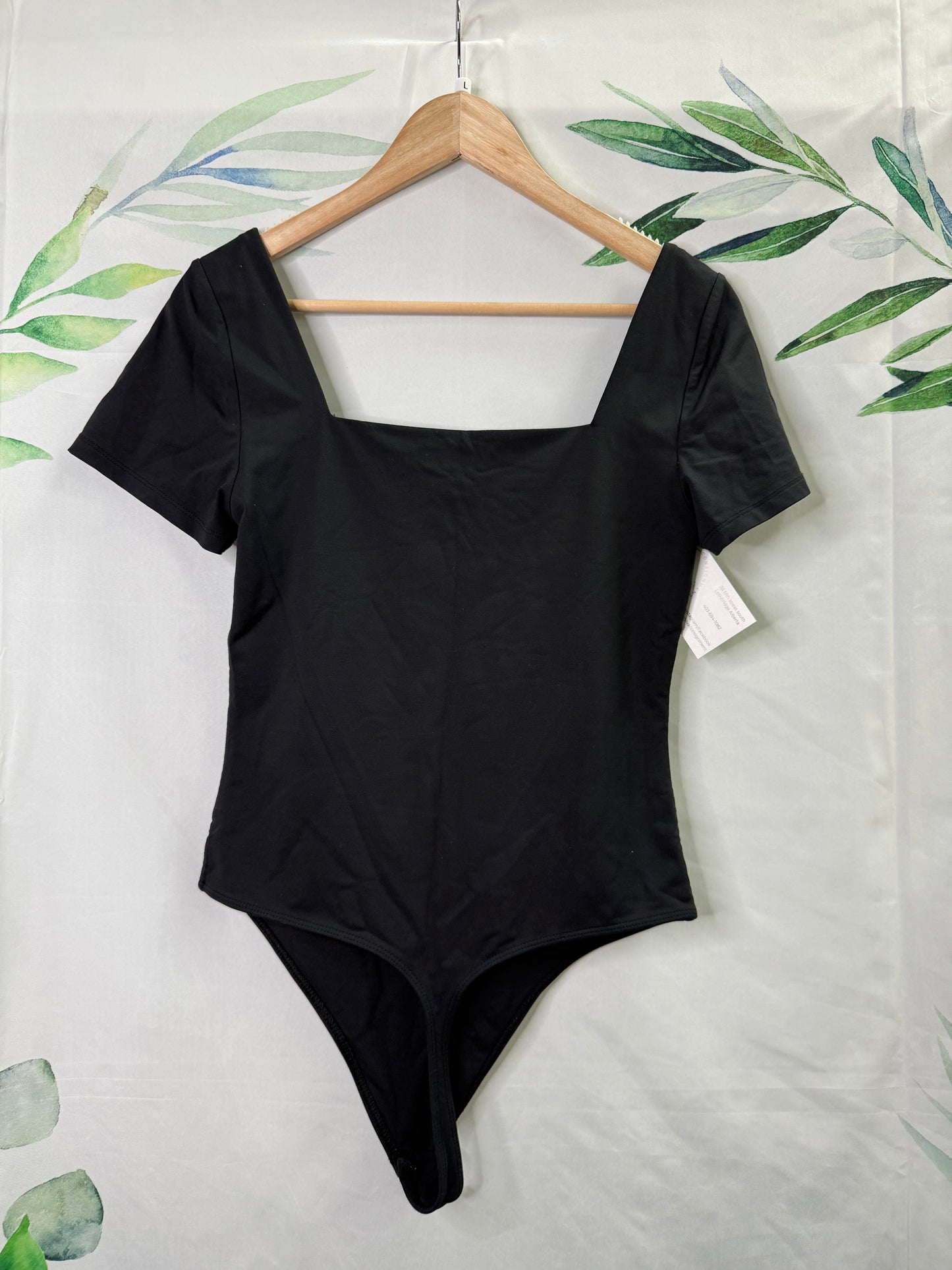 Aritzia Babaton Contour Squareneck Short Sleeve Bodysuit (L)