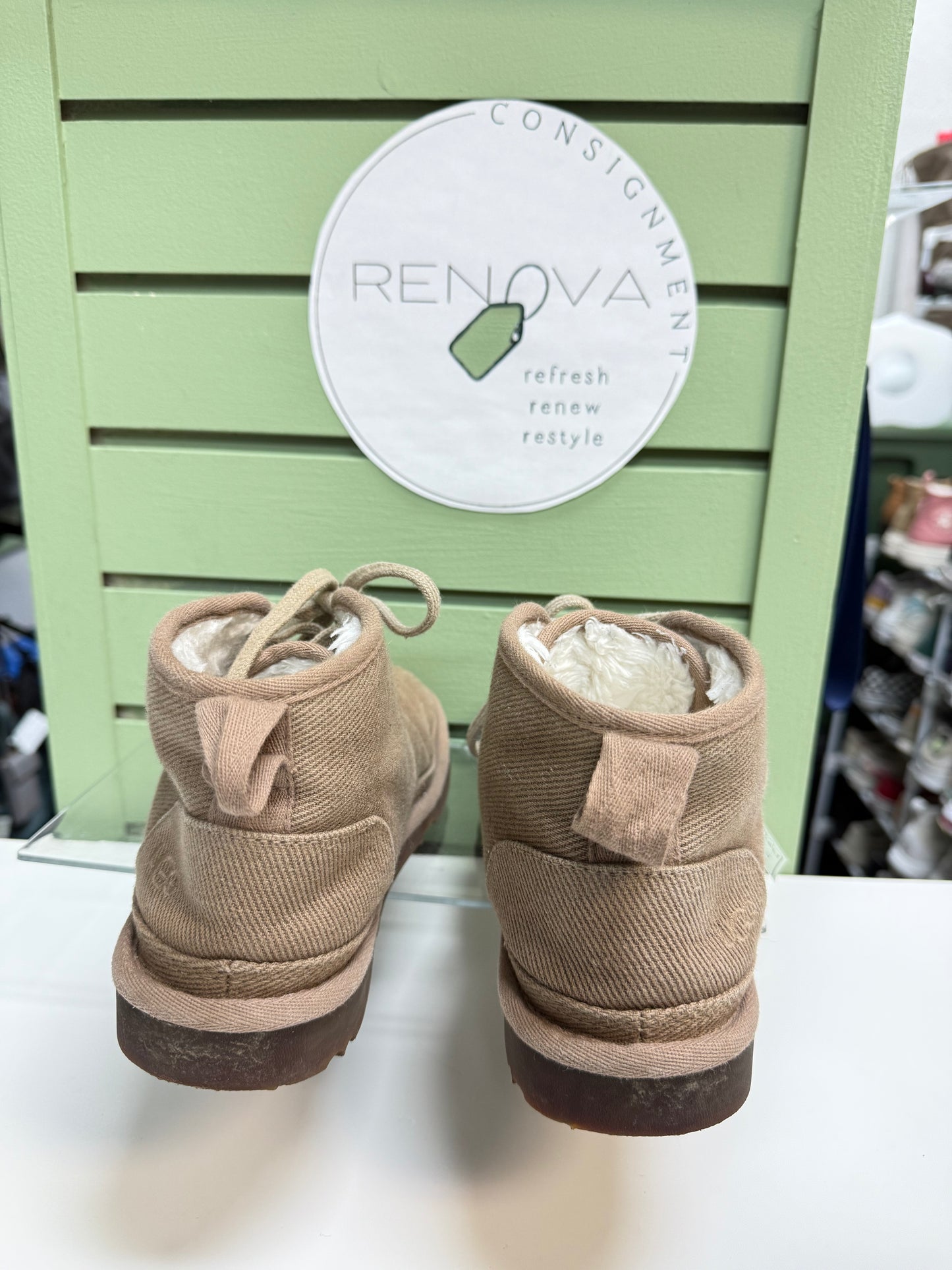 Ugh Neumel Boots (Womens 7.5)