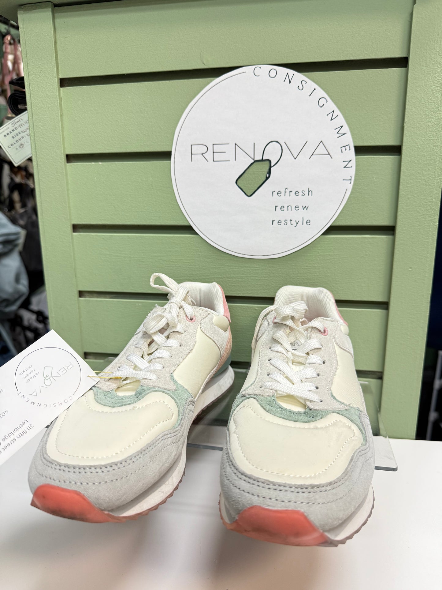 Hoff Rome Sneakers (Womens 8)