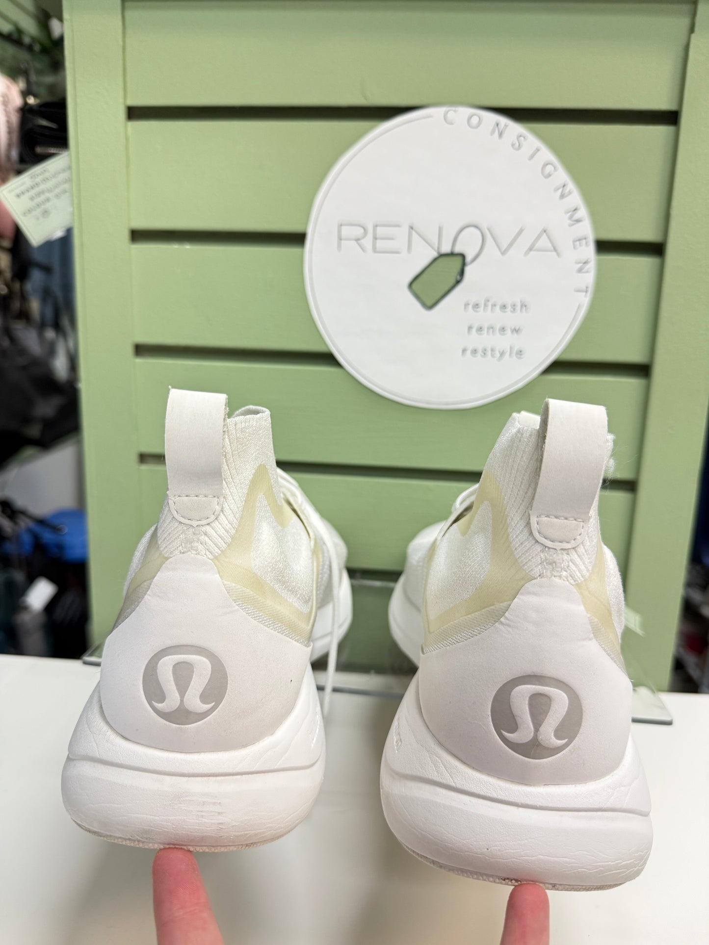 Lululemon Chargefeel Mid Runners (Womens 11)