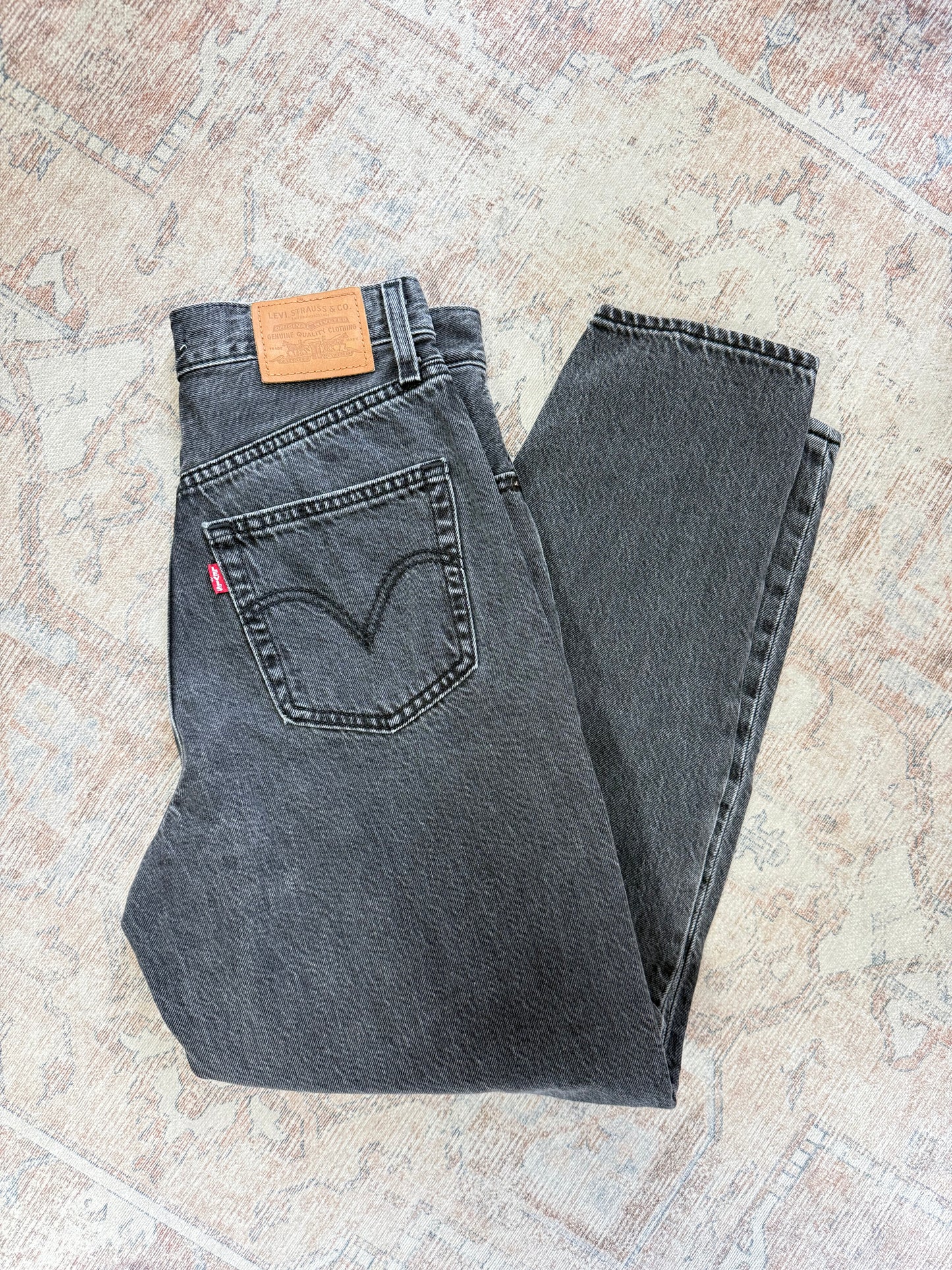 Levi’s High Loose Taper HR Jeans (26x29)