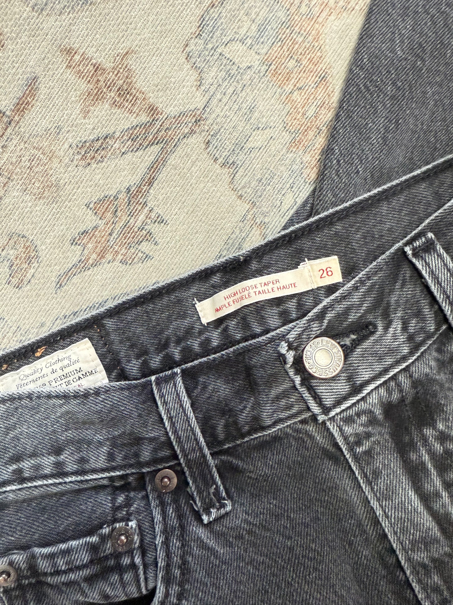 Levi’s High Loose Taper HR Jeans (26x29)