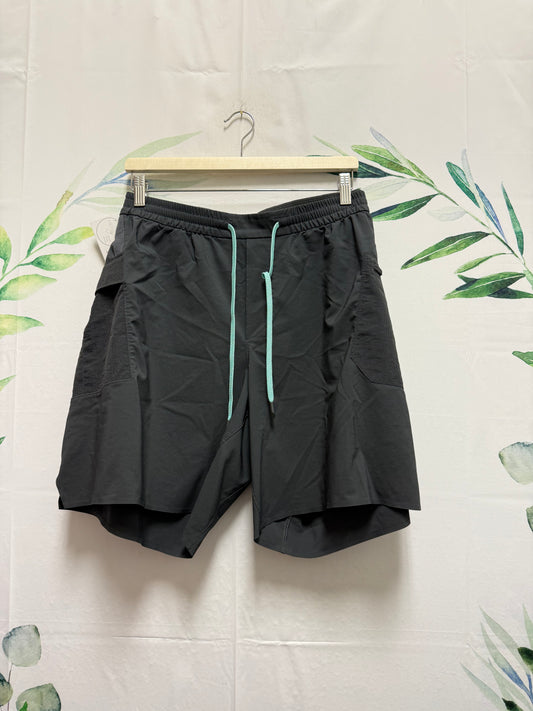 Lululemon Water Repellent Hiking Short 8” (XXL)