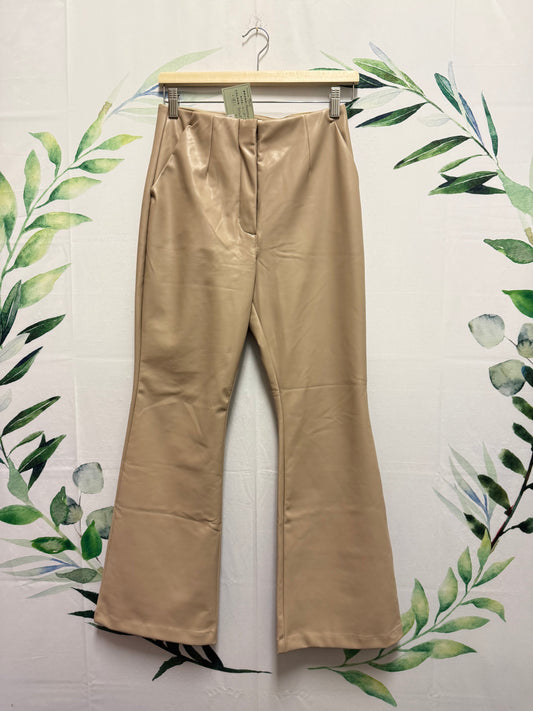 Abercrombie Faux Leather Flare HR Pant 28” (27)