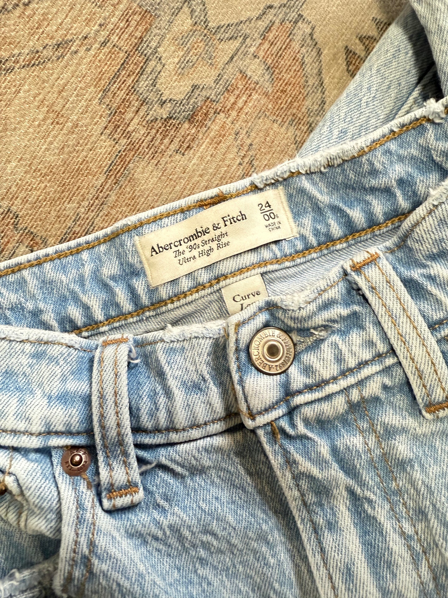 Abercrombie ‘90s Straight UHR Jeans (24x28)