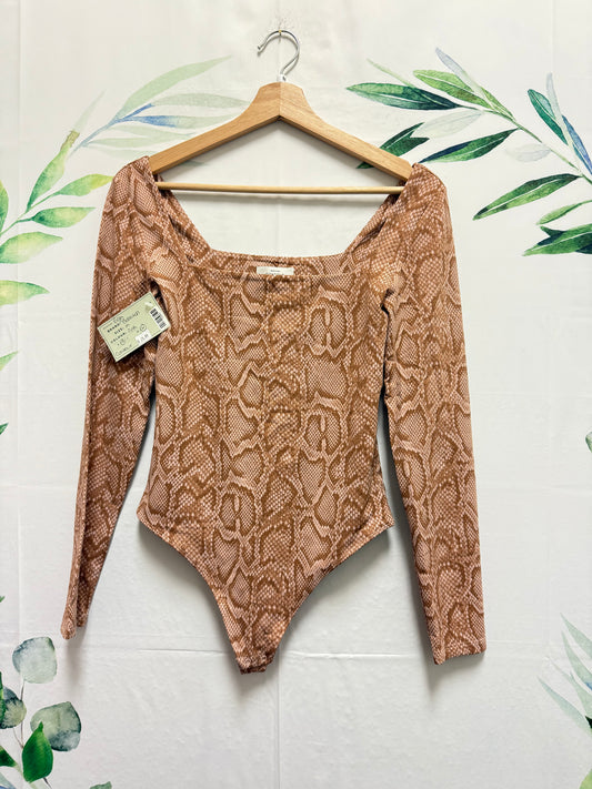 Aritzia Babaton Contour Squareneck Bodysuit (M)
