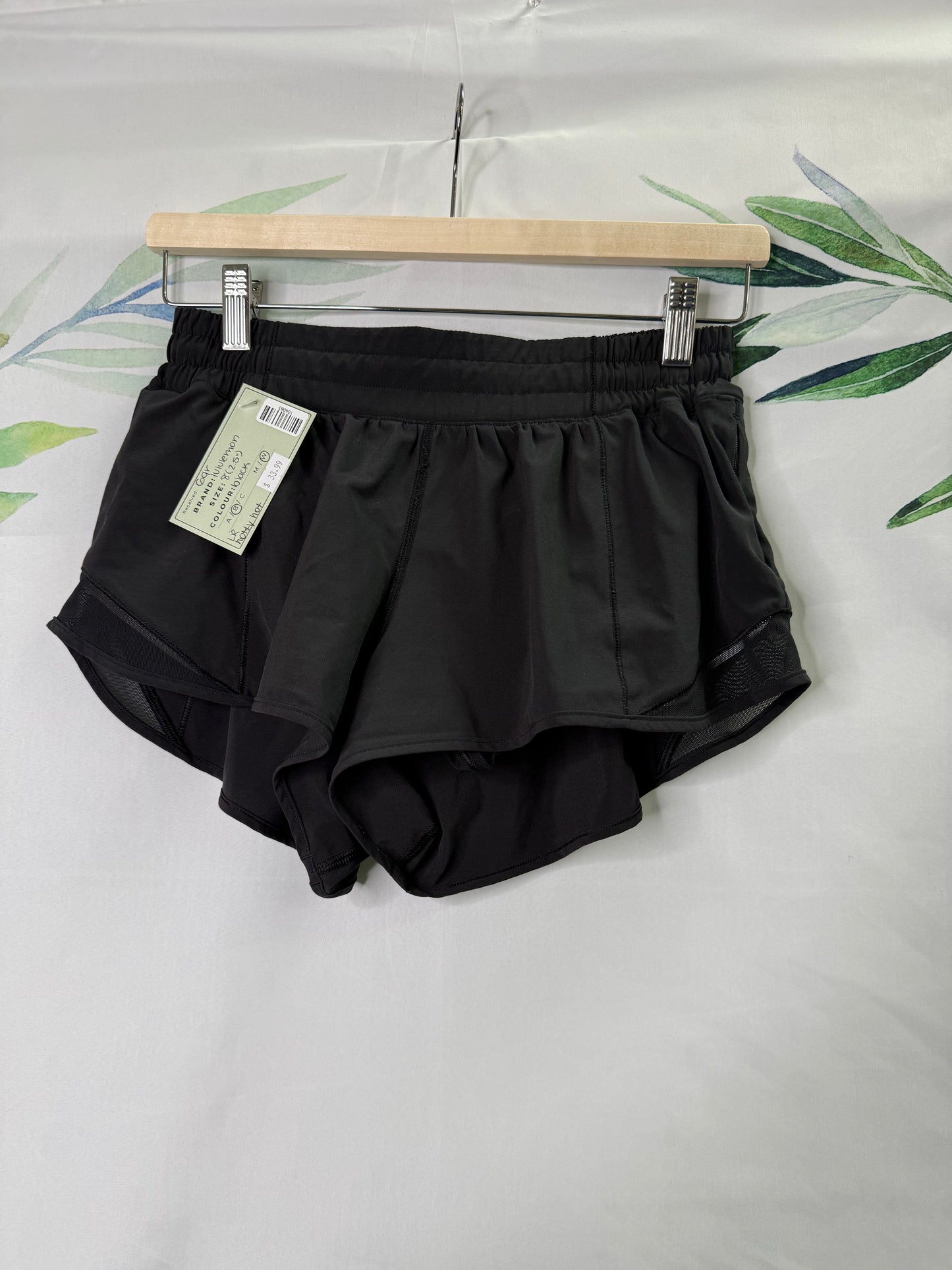 Lululemon Hotty Hot LR Short 2.5” (8)