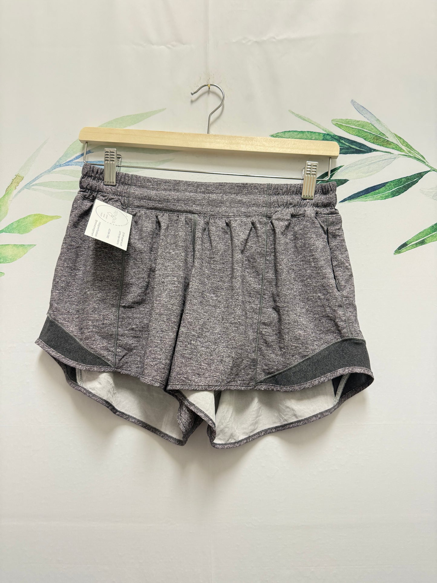 Lululemon Hotty Hot LR Short 4” (8)