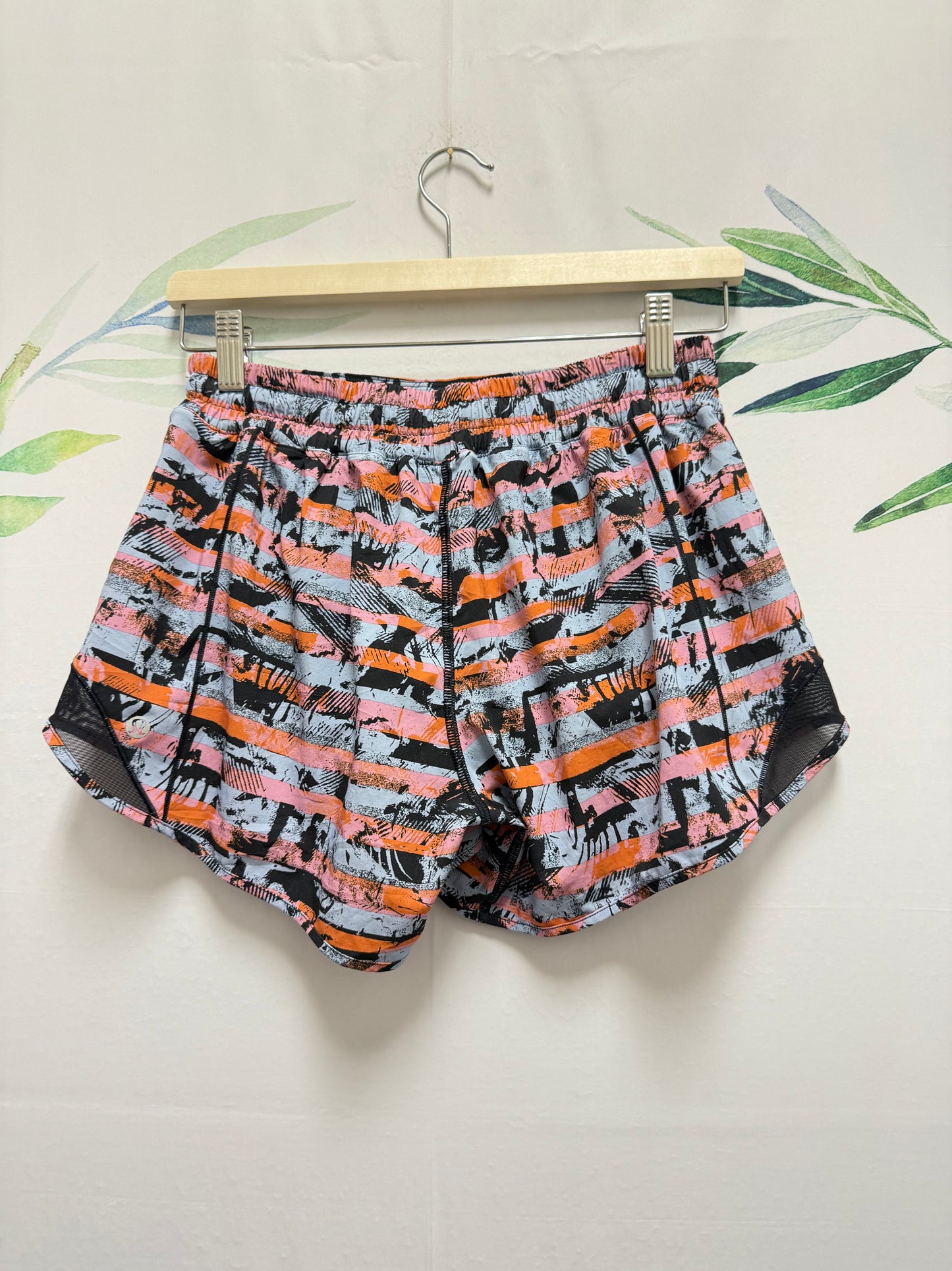 Lululemon Hotty Hot LR Short 4” (8)