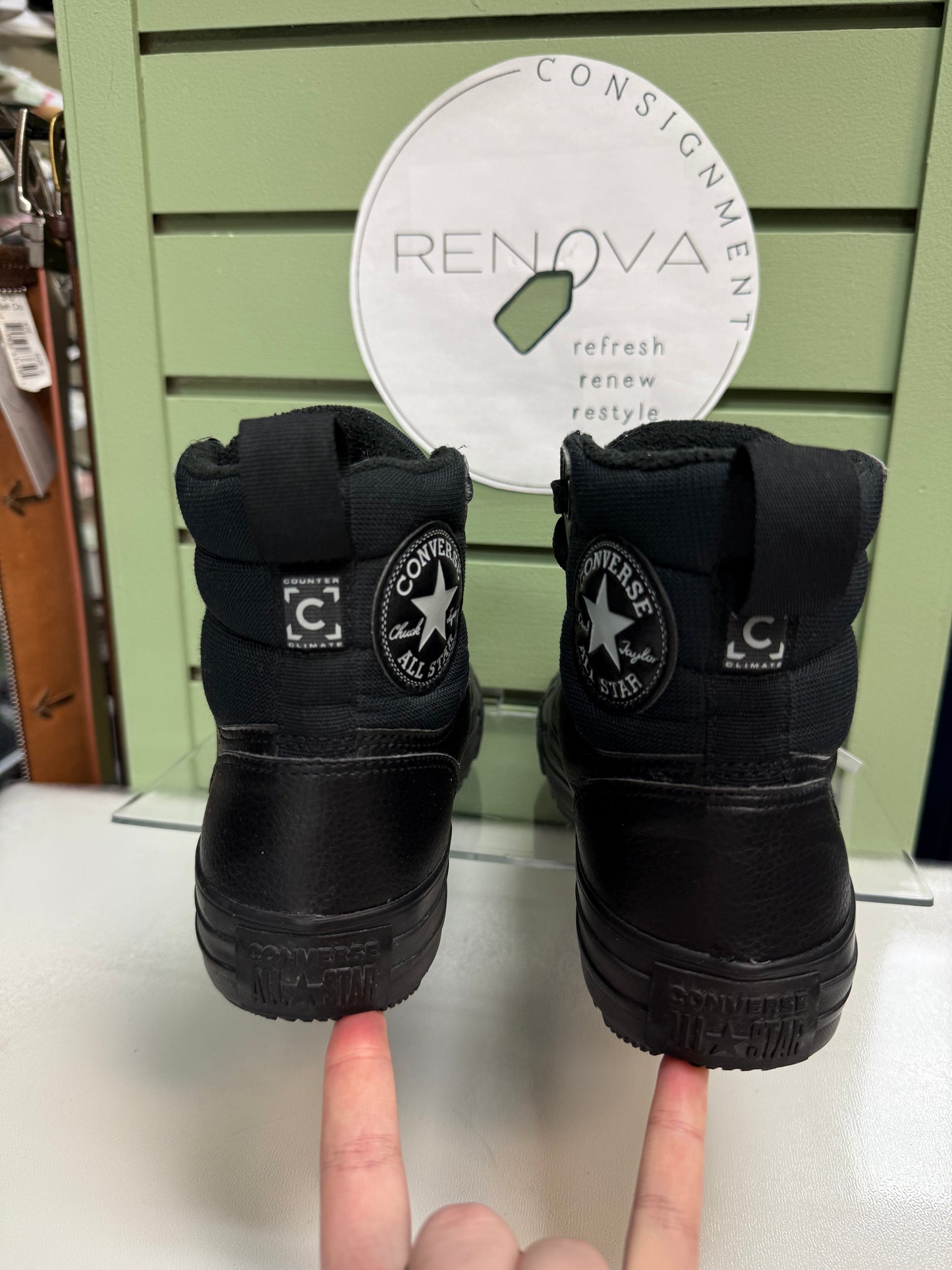 Converse High Top Sneakers (Womens 7)