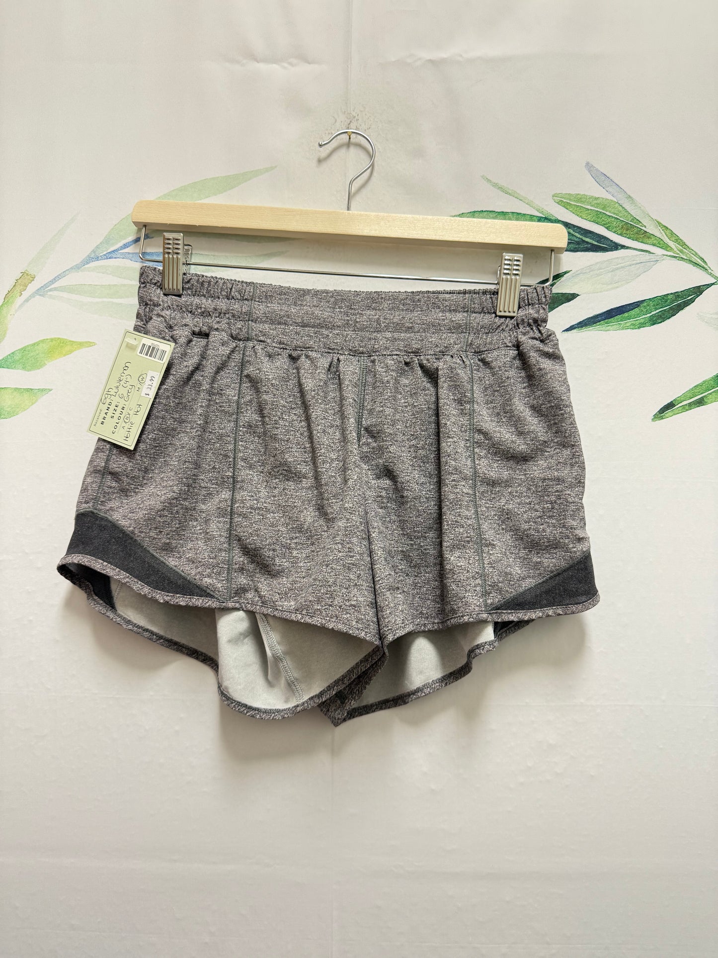 Lululemon Hotty Hot LR Short 4” (6)