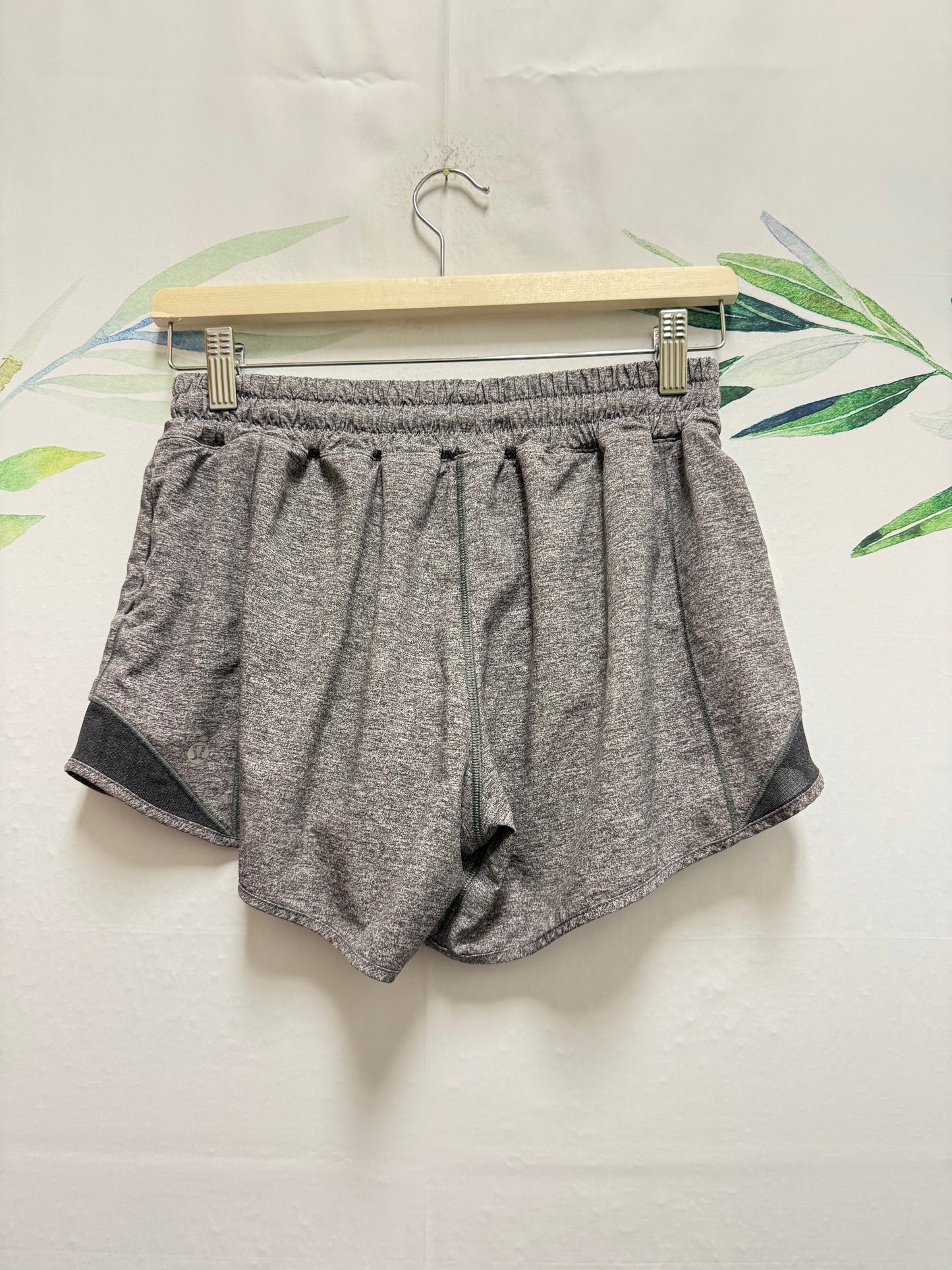 Lululemon Hotty Hot LR Short 4” (6)