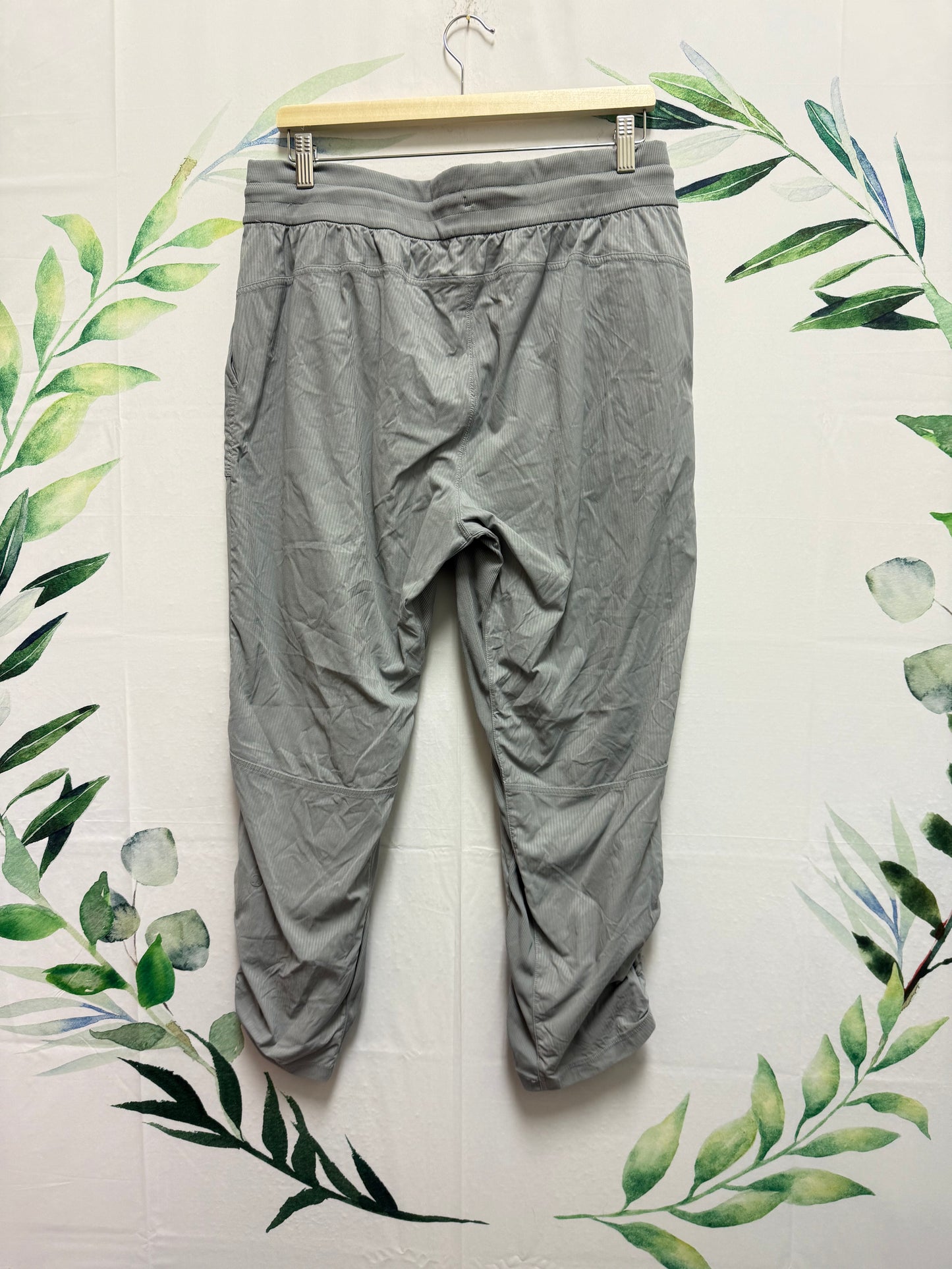 Lululemon Beyond The Studio HR Crop 24” (12)