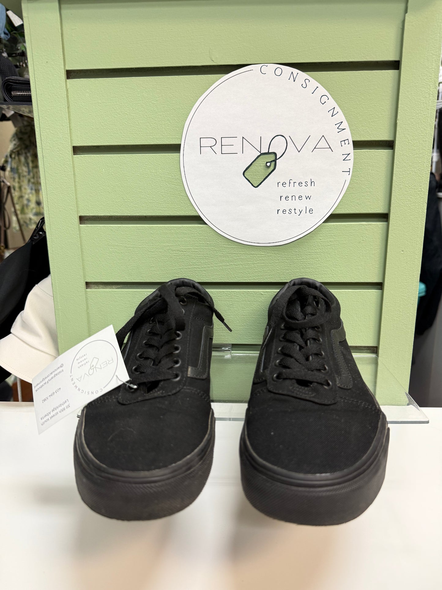 Vans Old Skool Sneakers (Mens 9/Womens 10.5)