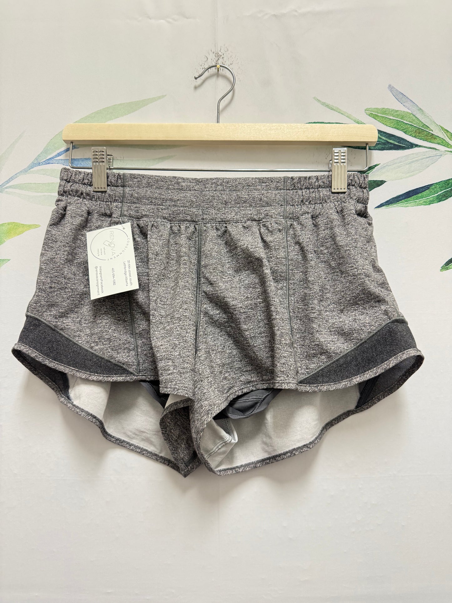 Lululemon Hotty Hot LR Short 2.5” (8)