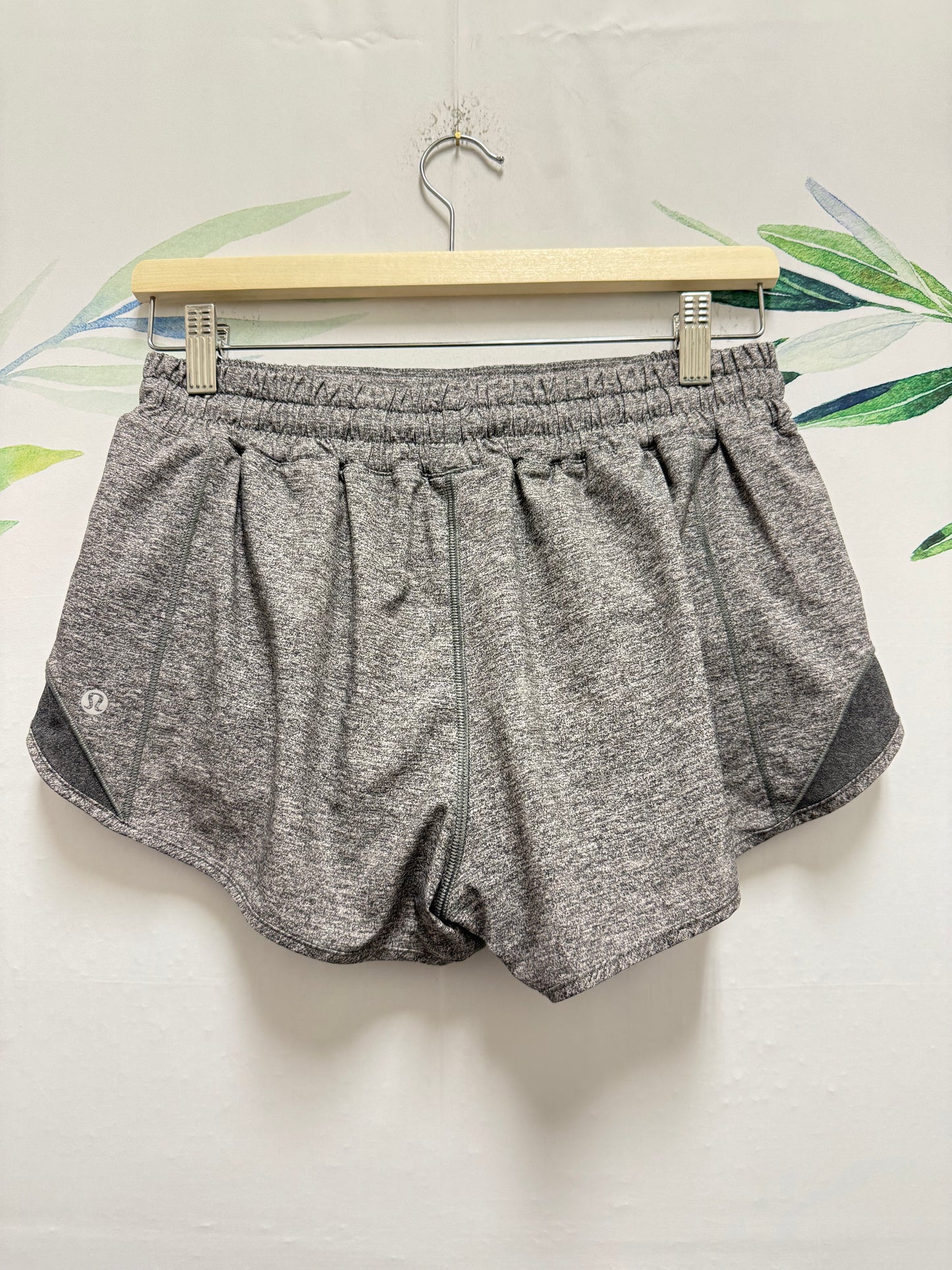 Lululemon Hotty Hot LR Short 2.5” (8)