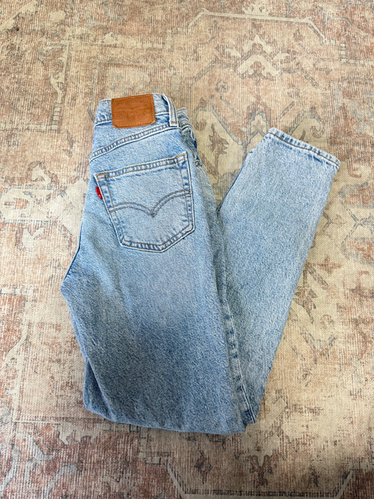 Levi’s ‘80s Mom HR Jeans (23x28)