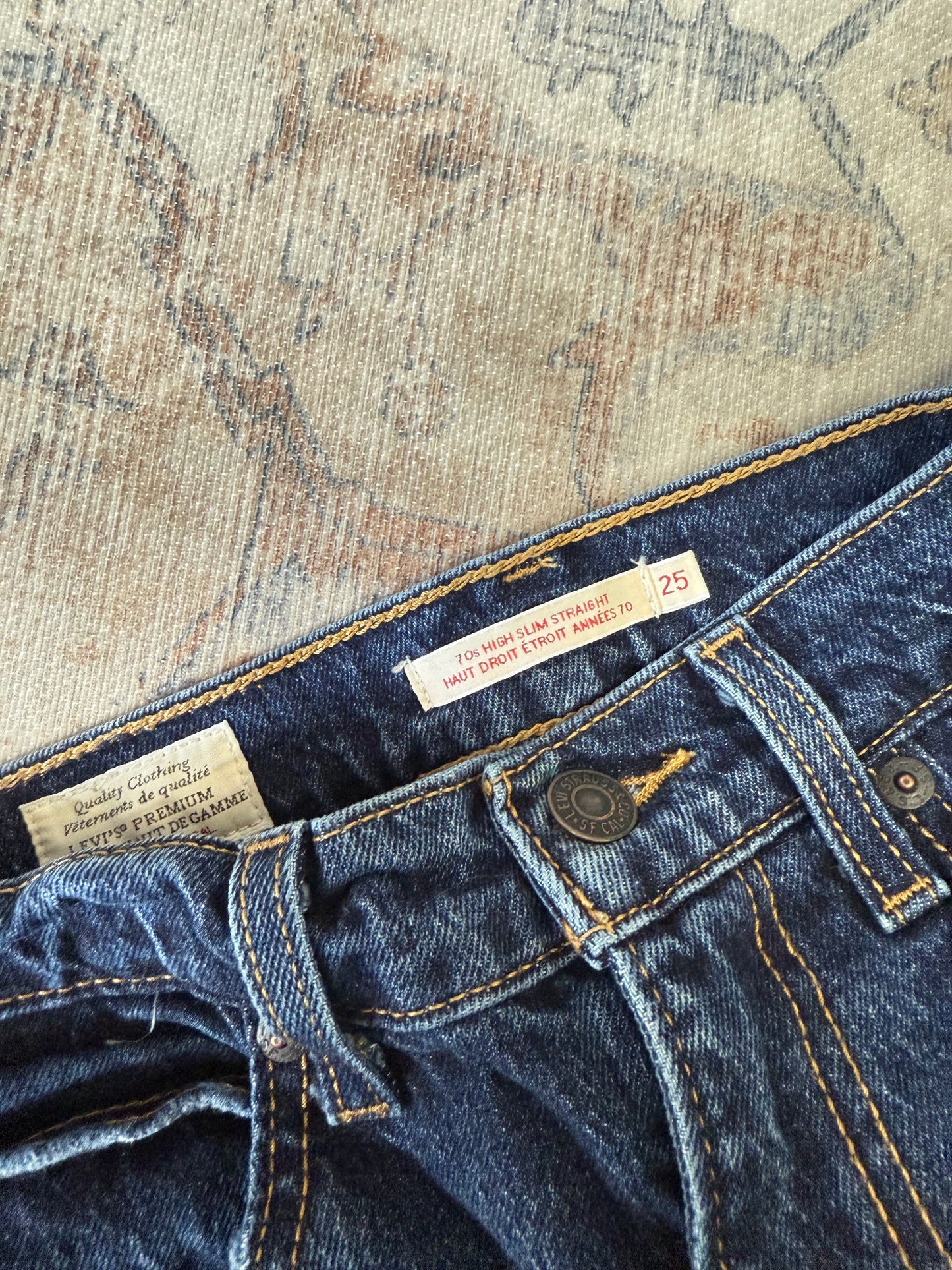 Levi’s ‘70s Slim Straight HR Jeans (25x29)