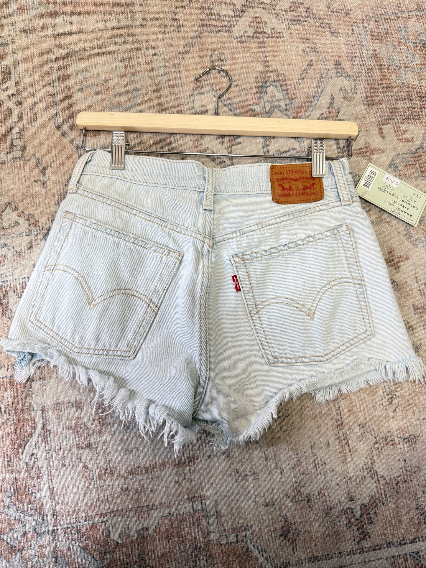 Levi’s Wedgie Icon HR Shorts (26)