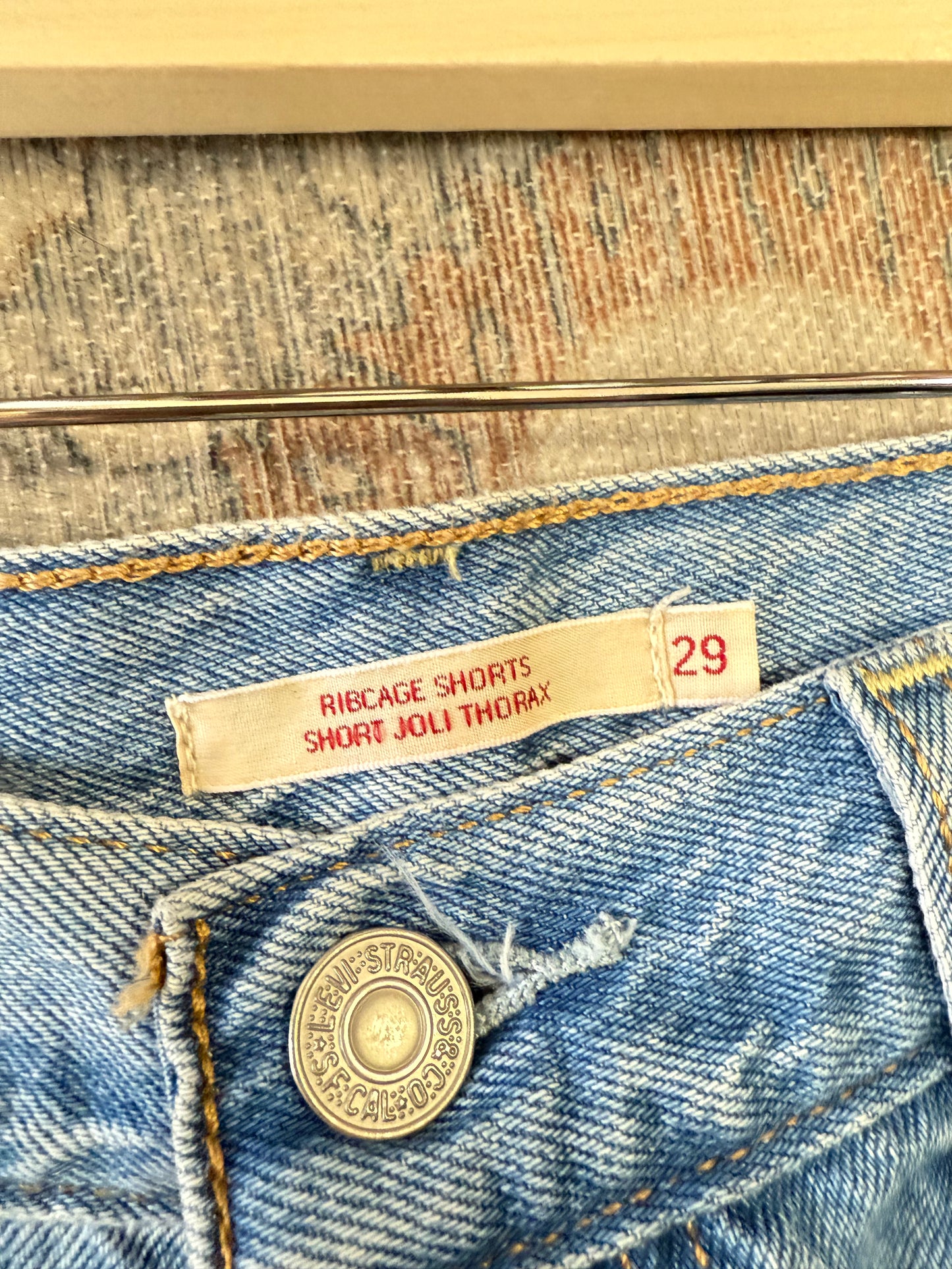Levi’s Ribcage HR Shorts (29)