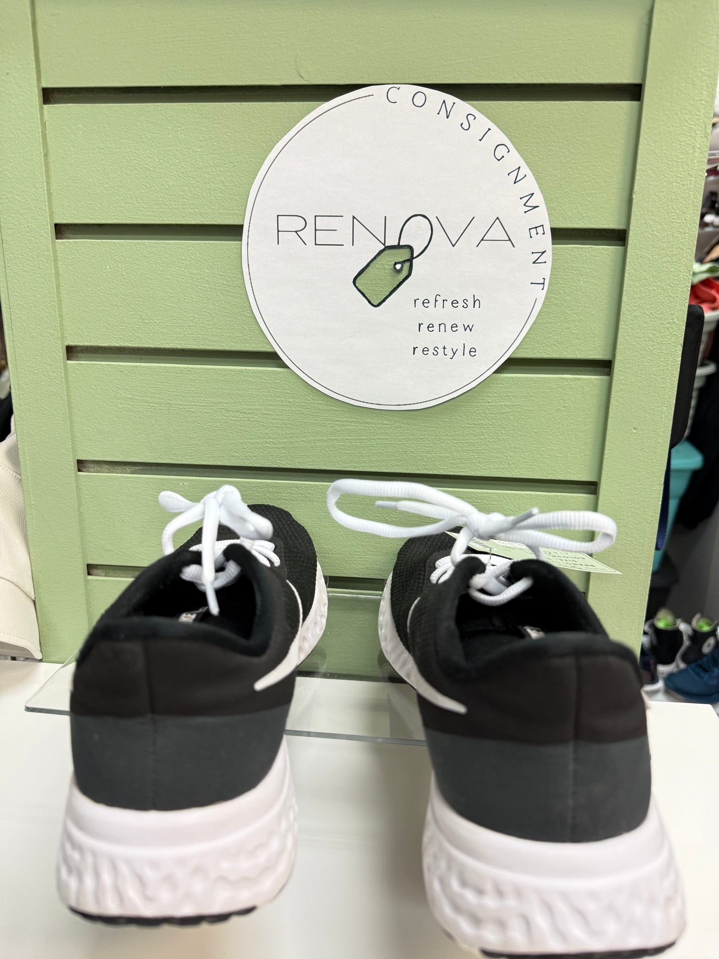 CLEARANCE Nike Revolution Runners (Womens 8.5)