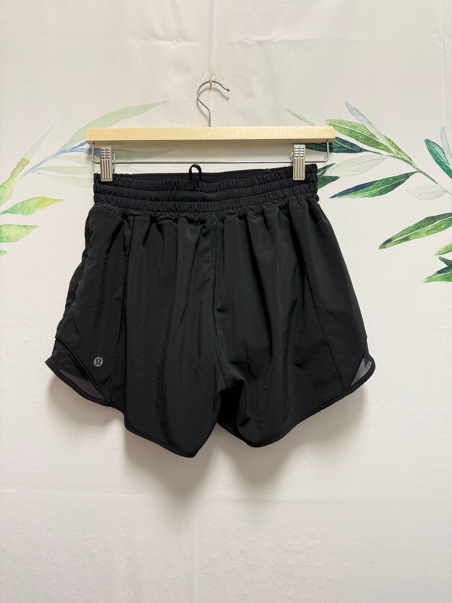 Lululemon Hotty Hot HR Short 4” (6)