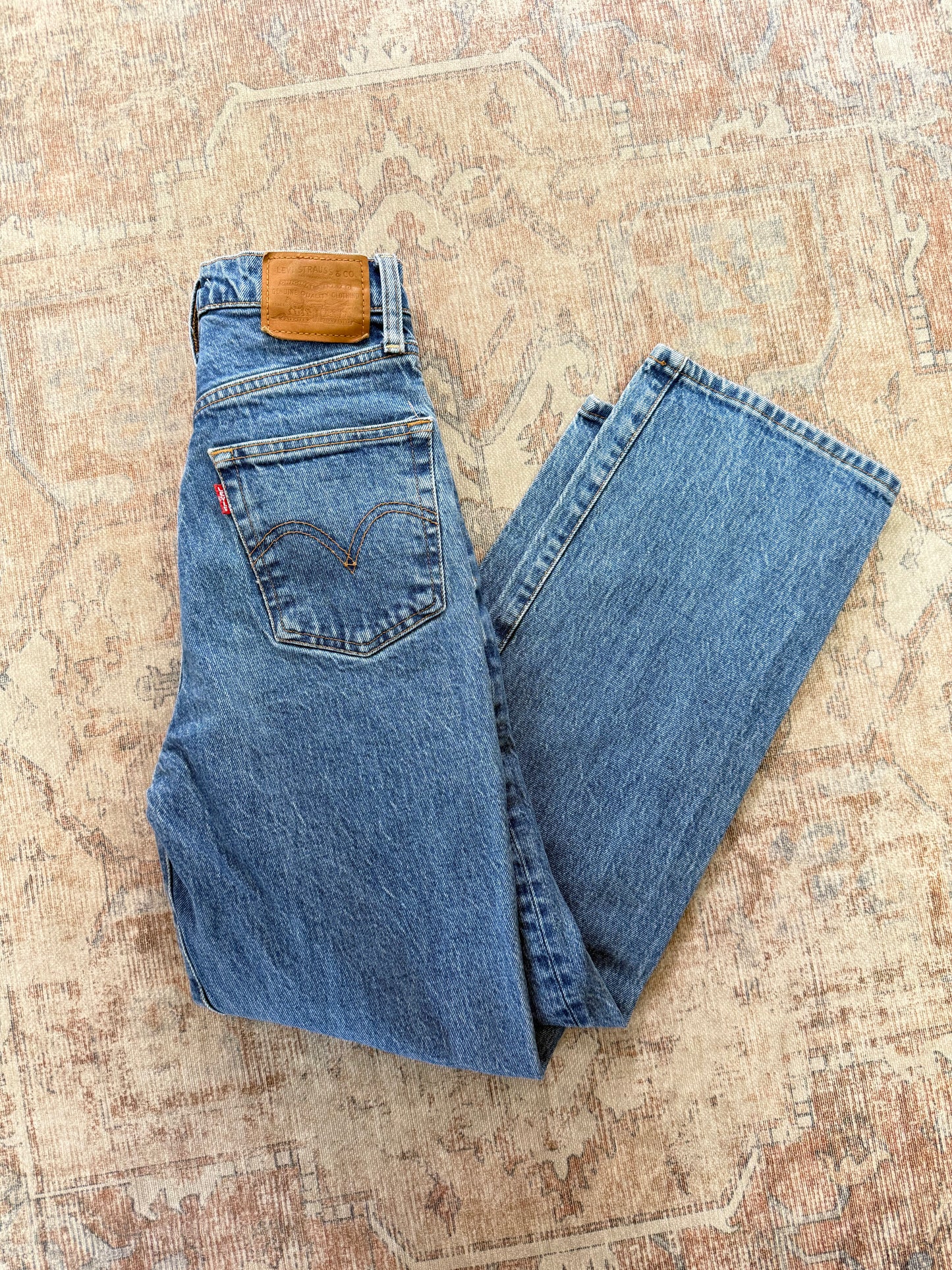 Levi’s Ribcage Straight HR Jeans (24x27)