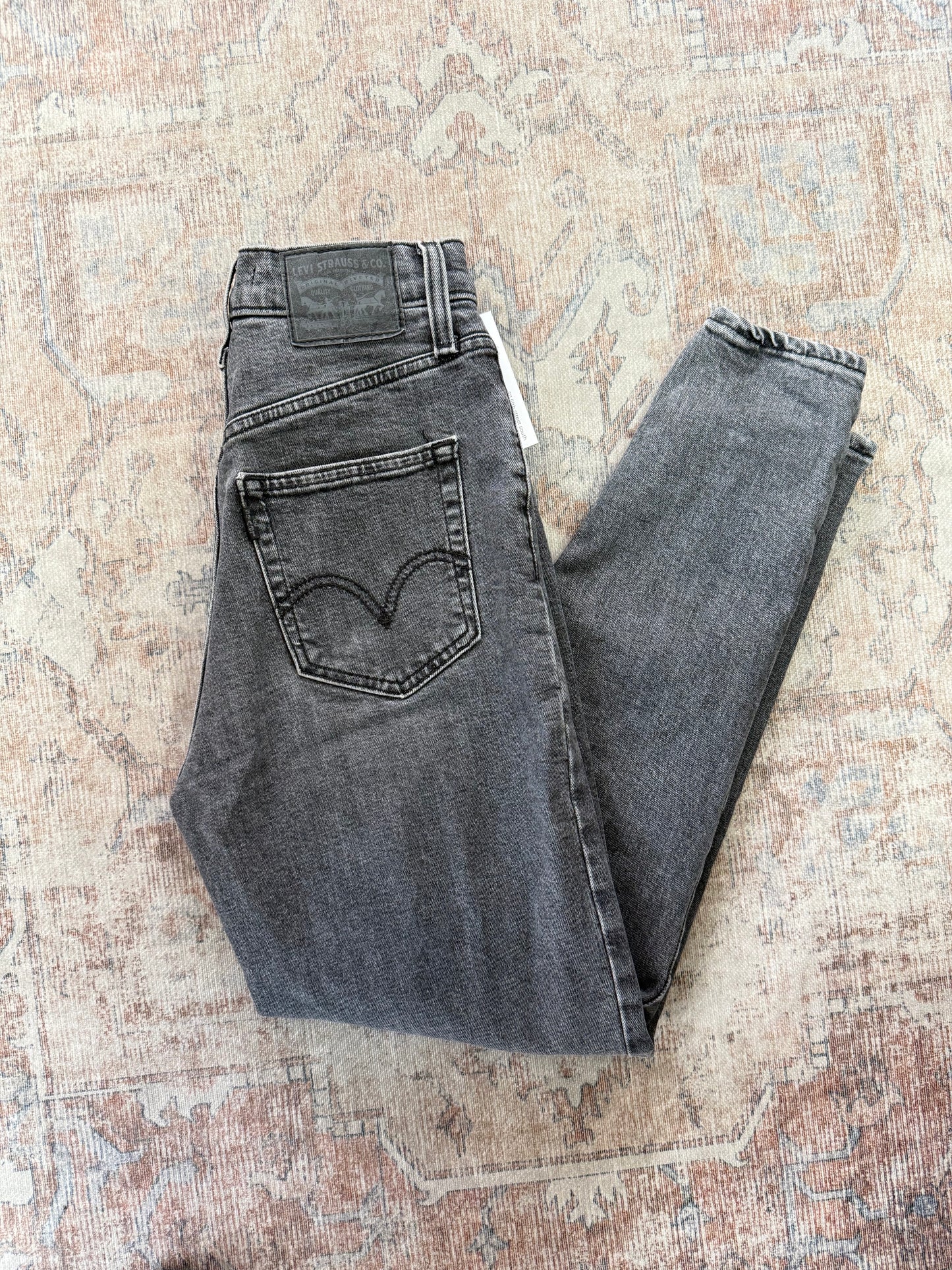 Levi’s Taper HR Jeans (24x27)